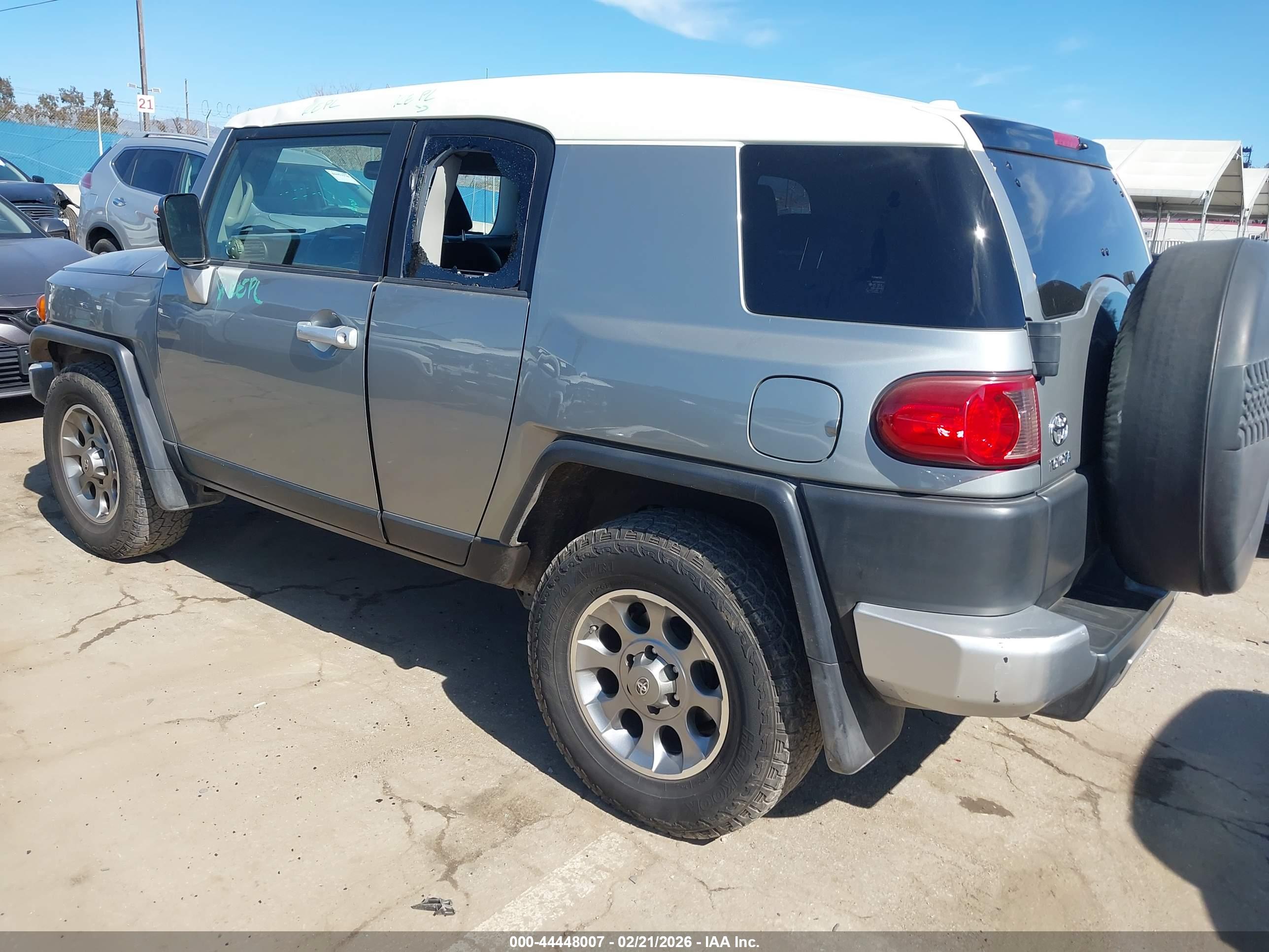TOYOTA FJ image 3
