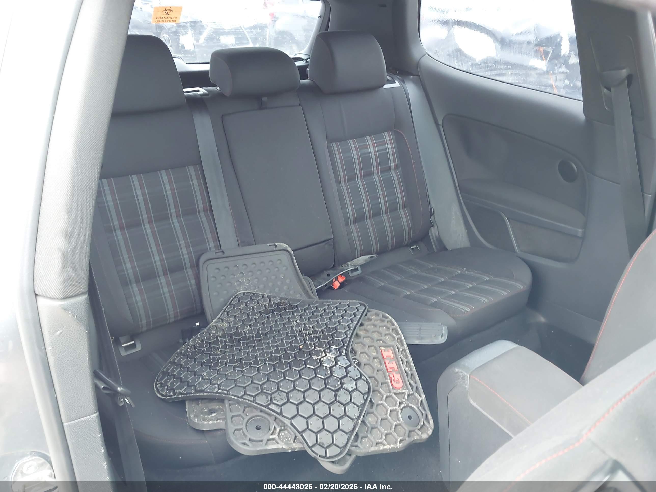 VOLKSWAGEN GTI image 8