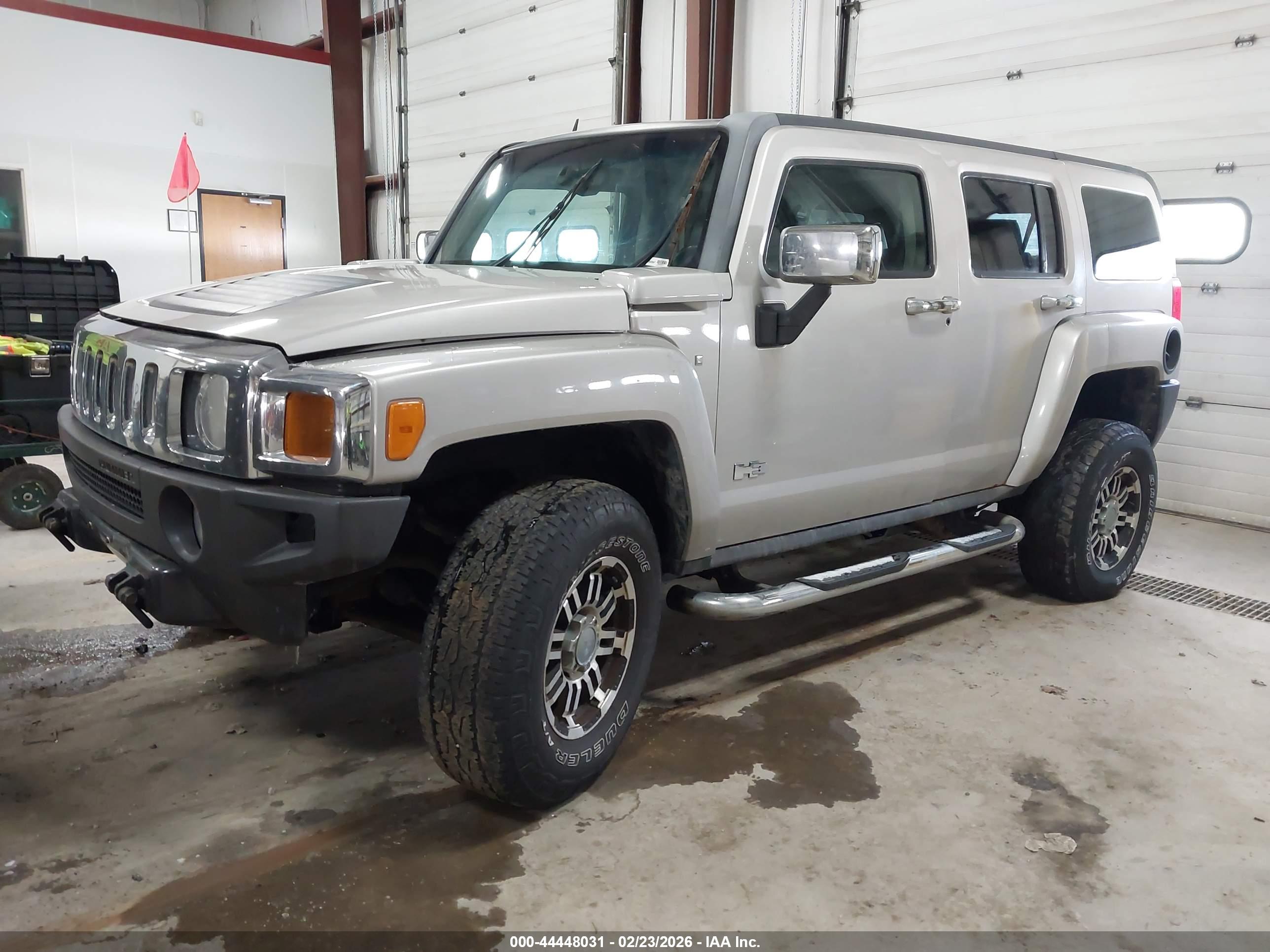 HUMMER H3 image 2