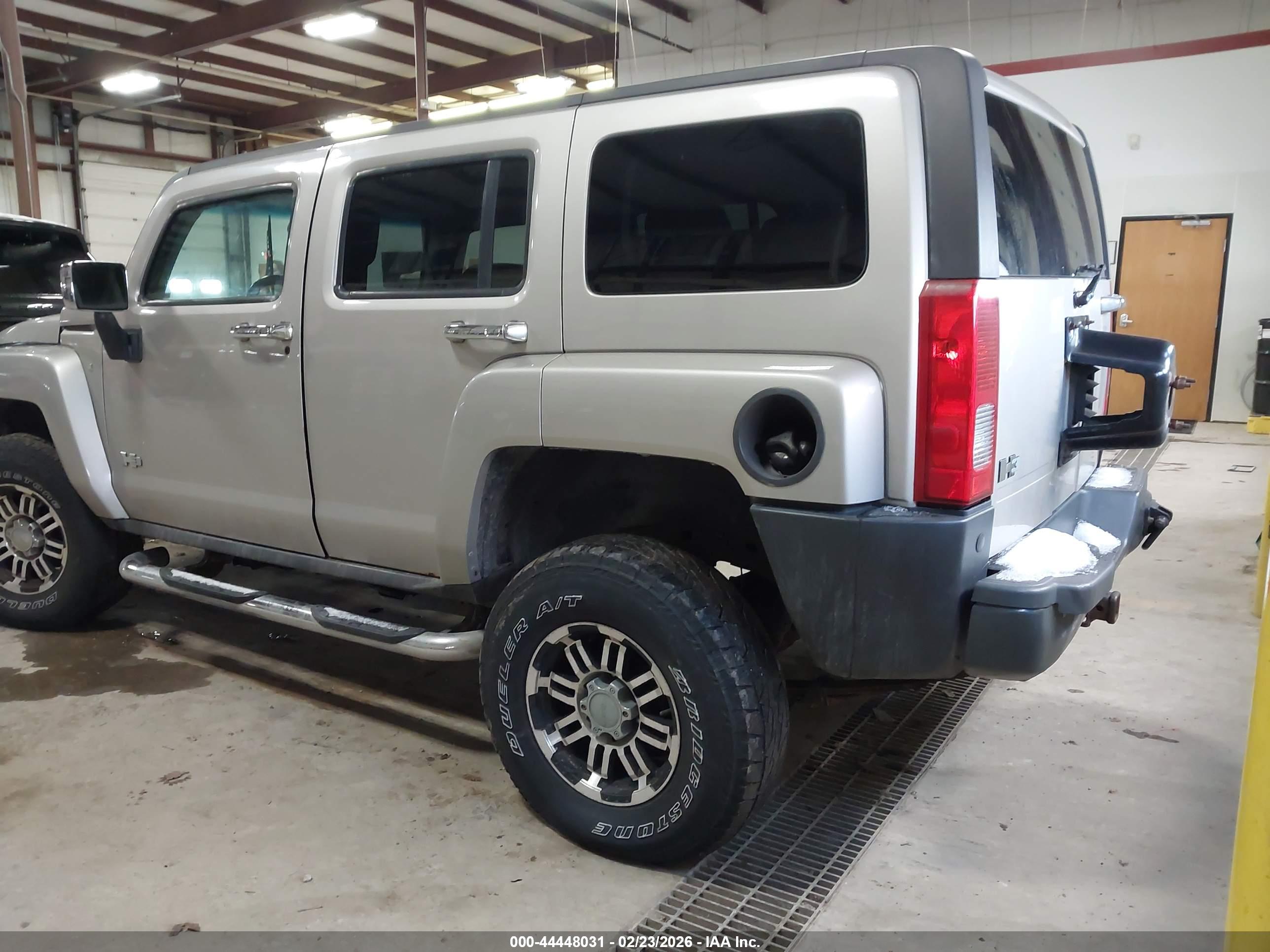 HUMMER H3 image 3