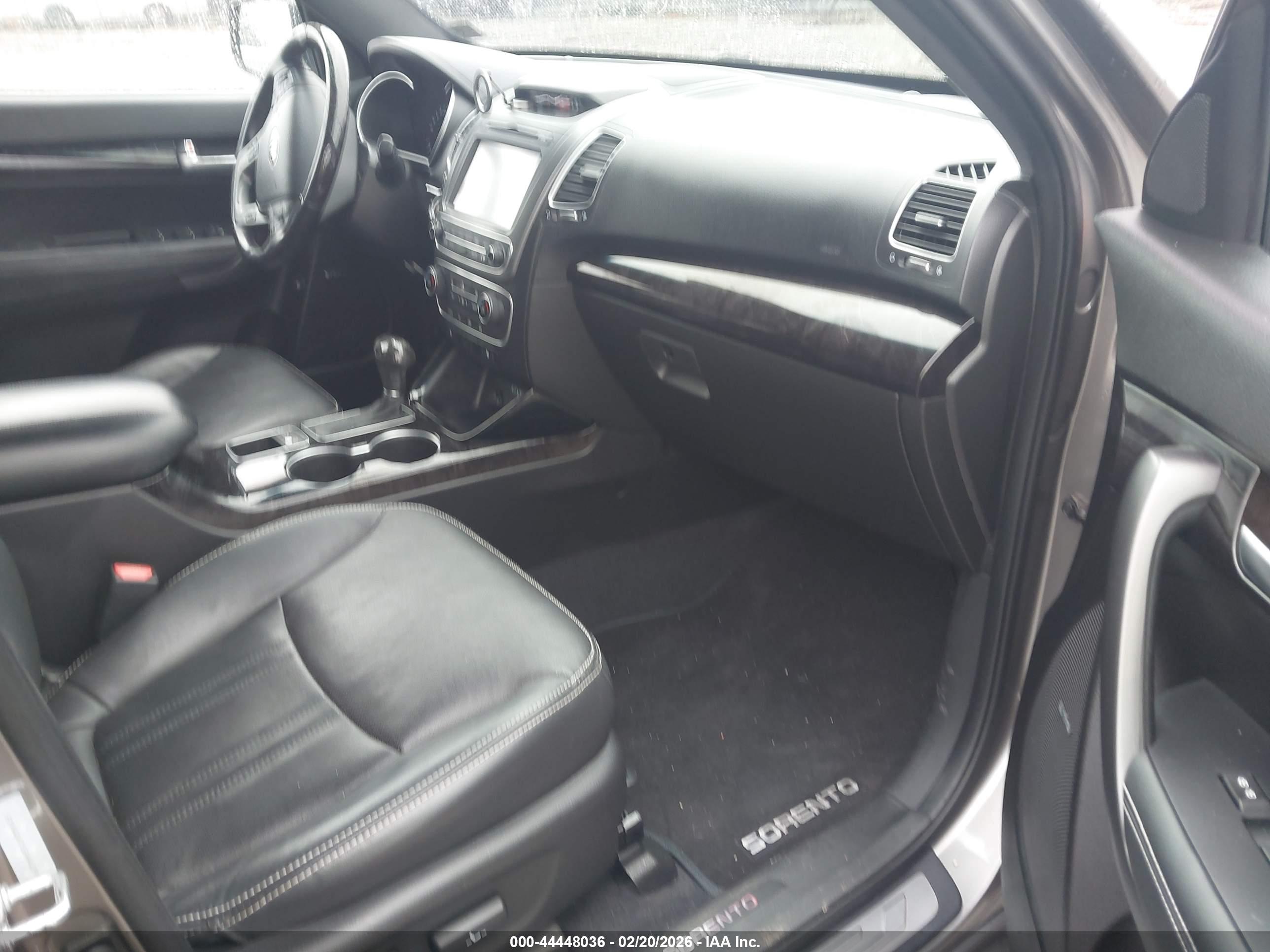 KIA SORENTO image 5