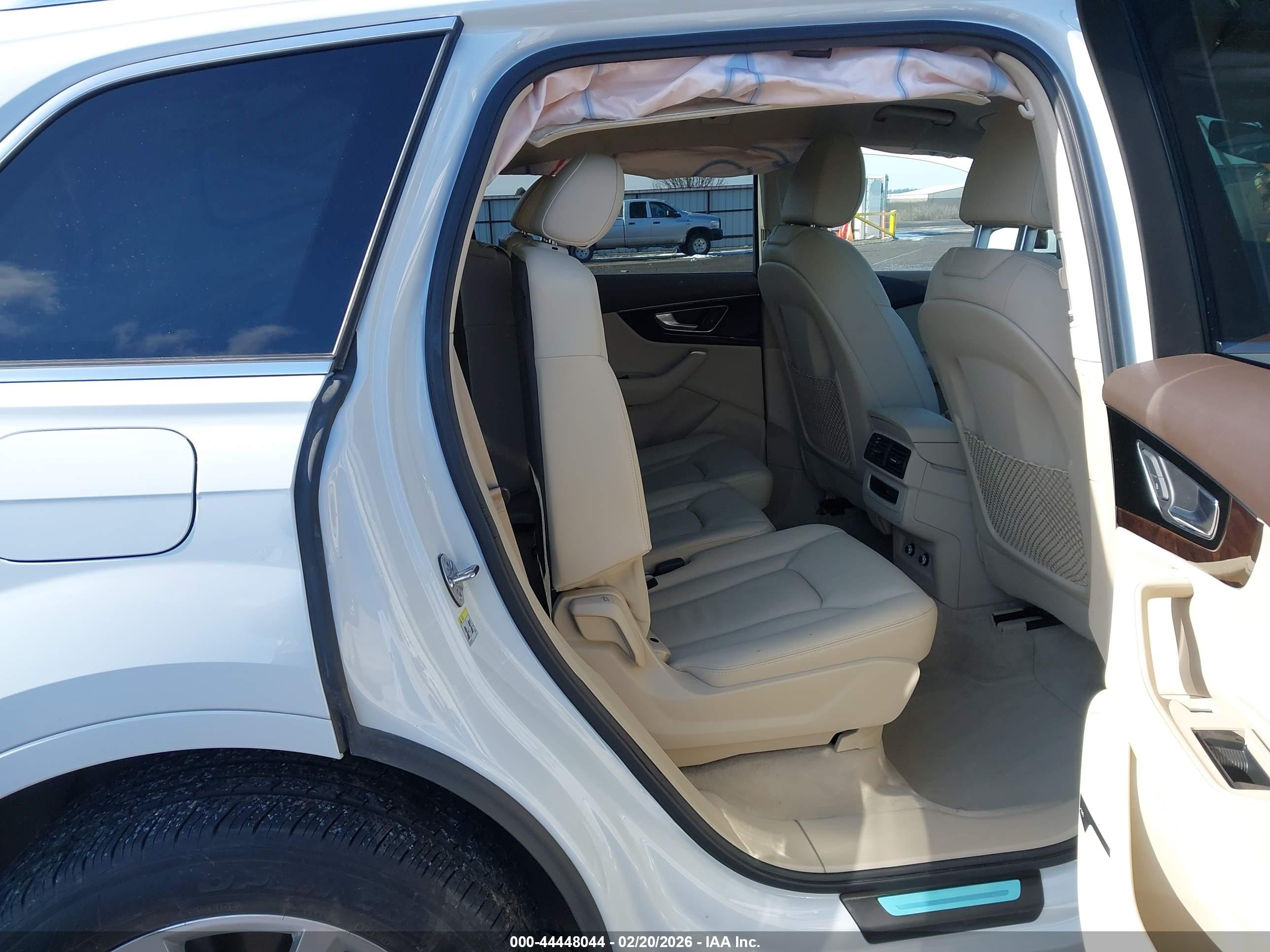 AUDI Q7 image 8