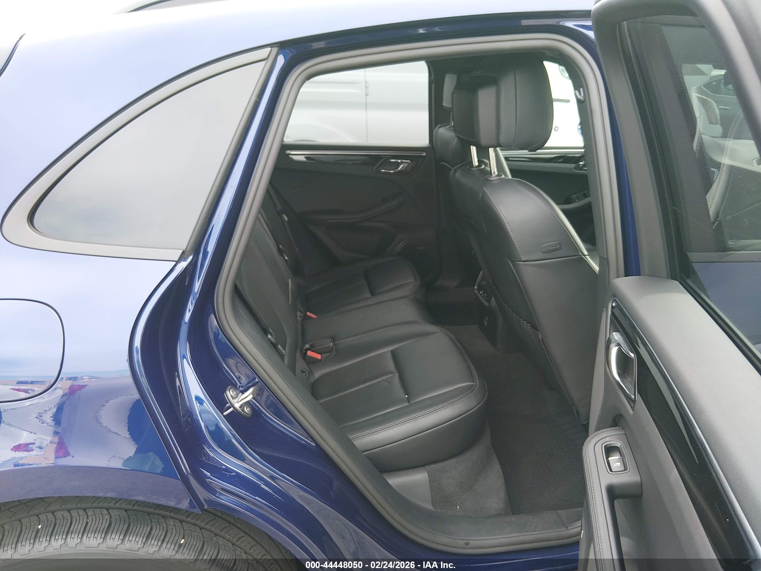 PORSCHE MACAN image 8
