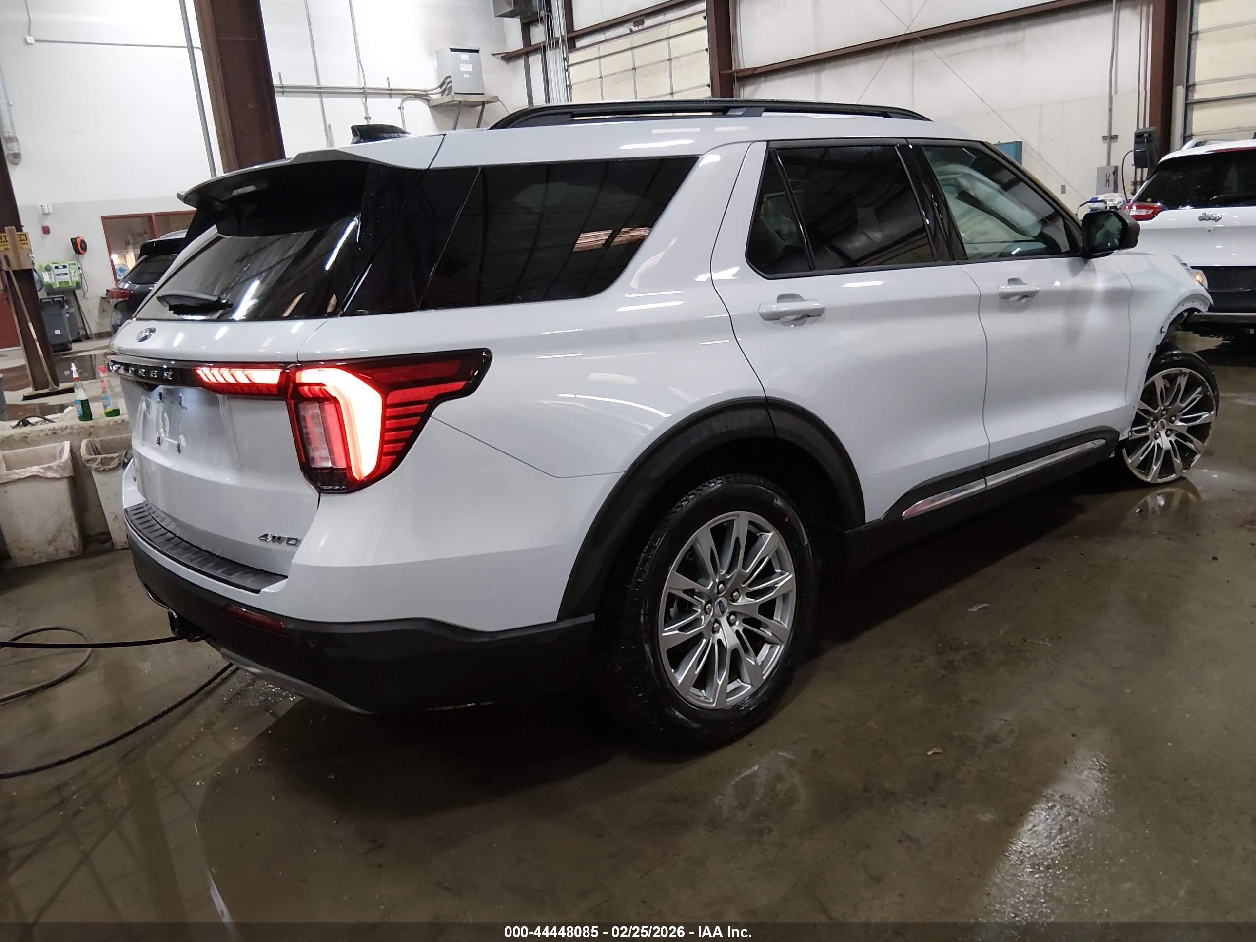 FORD EXPLORER image 4