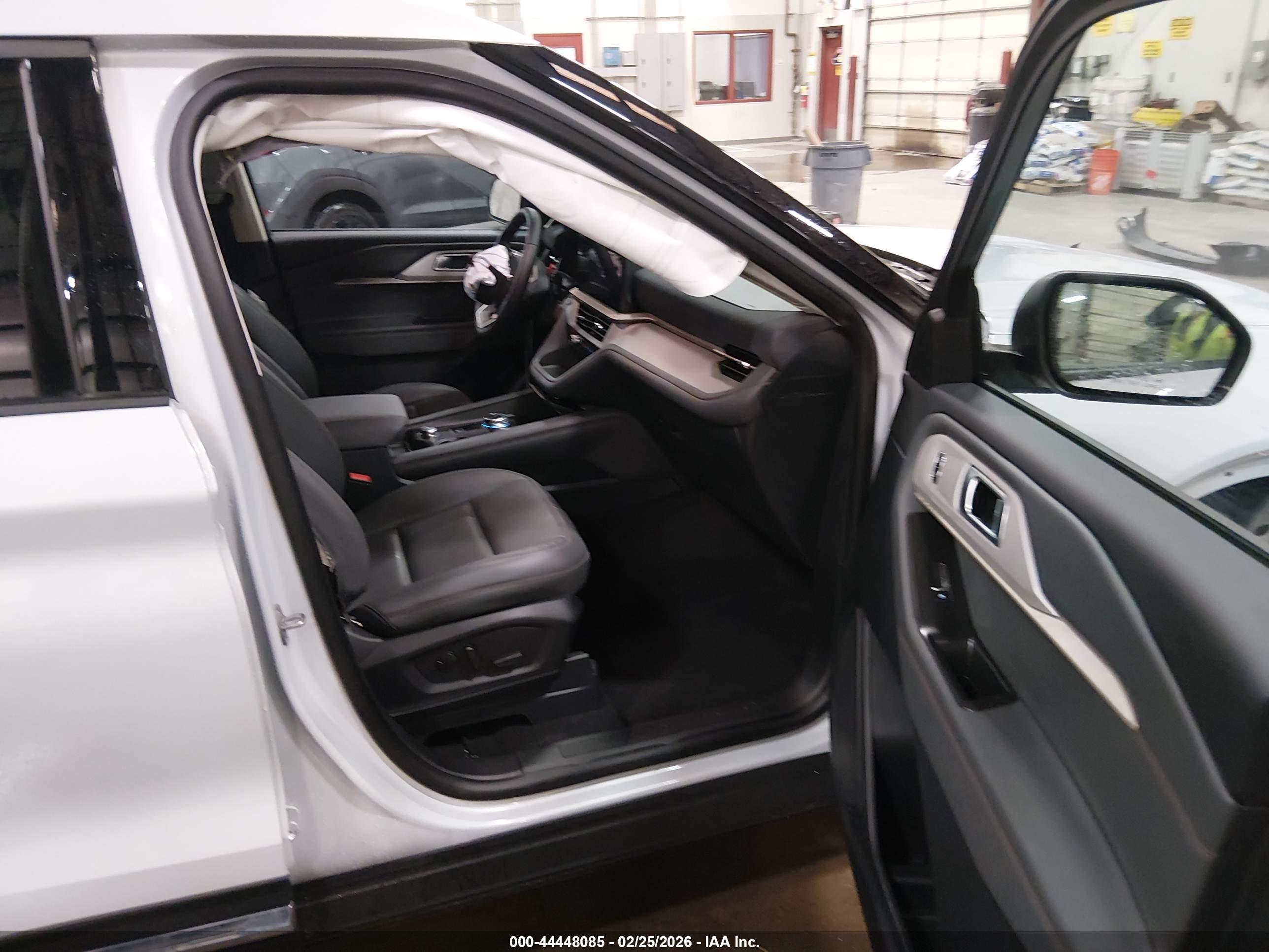FORD EXPLORER image 5