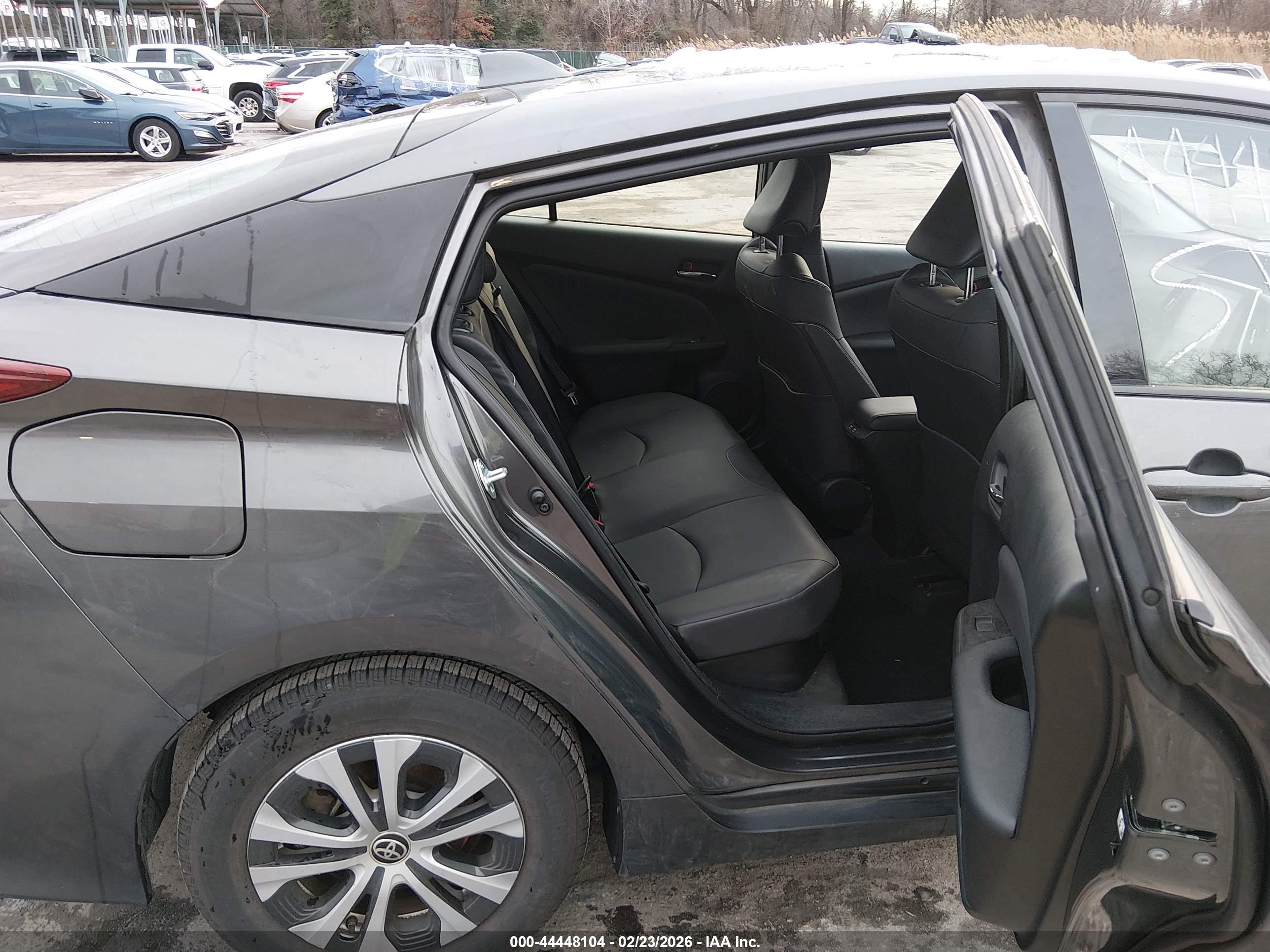 TOYOTA PRIUS image 8