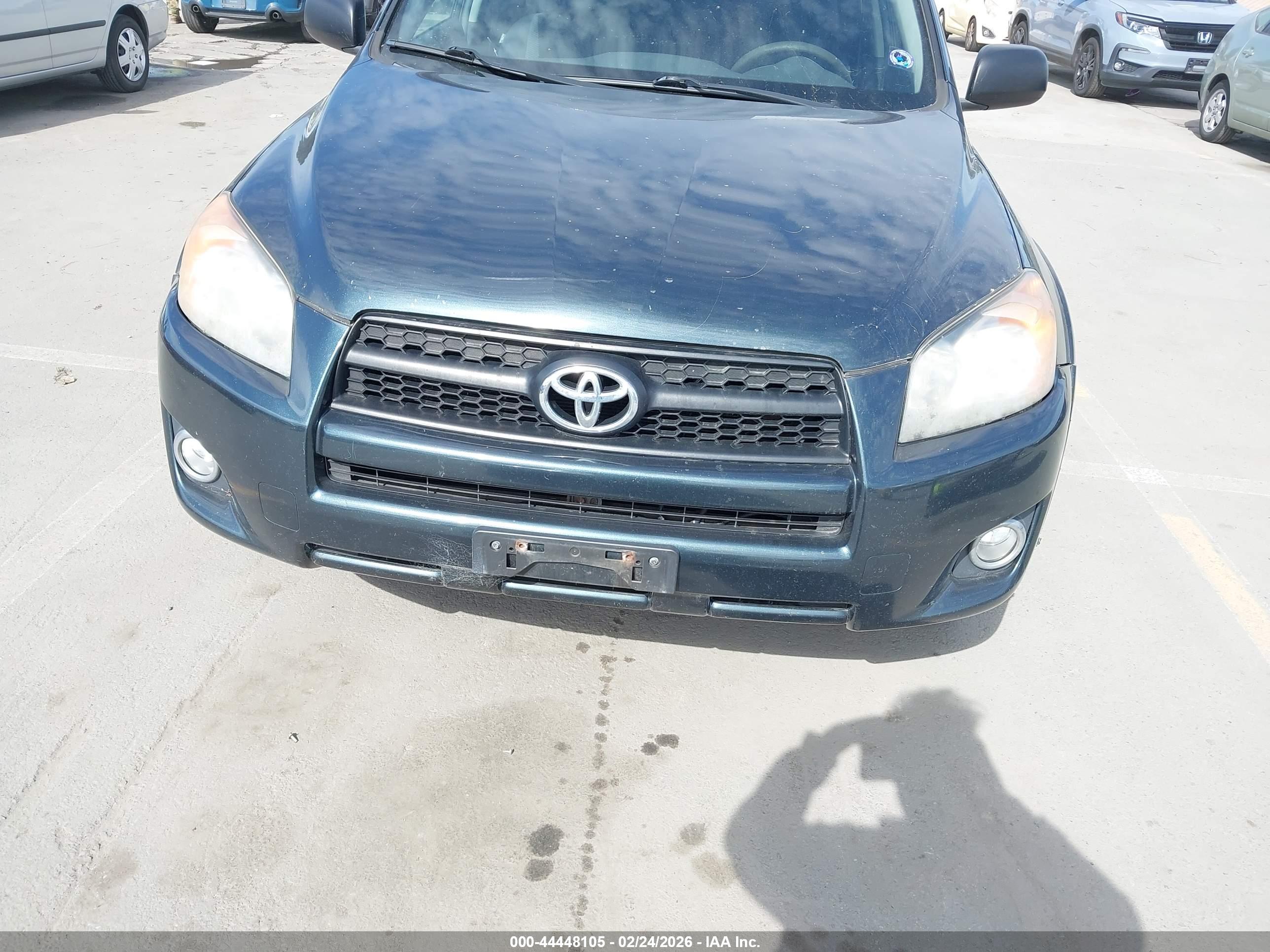 TOYOTA RAV4 image 6