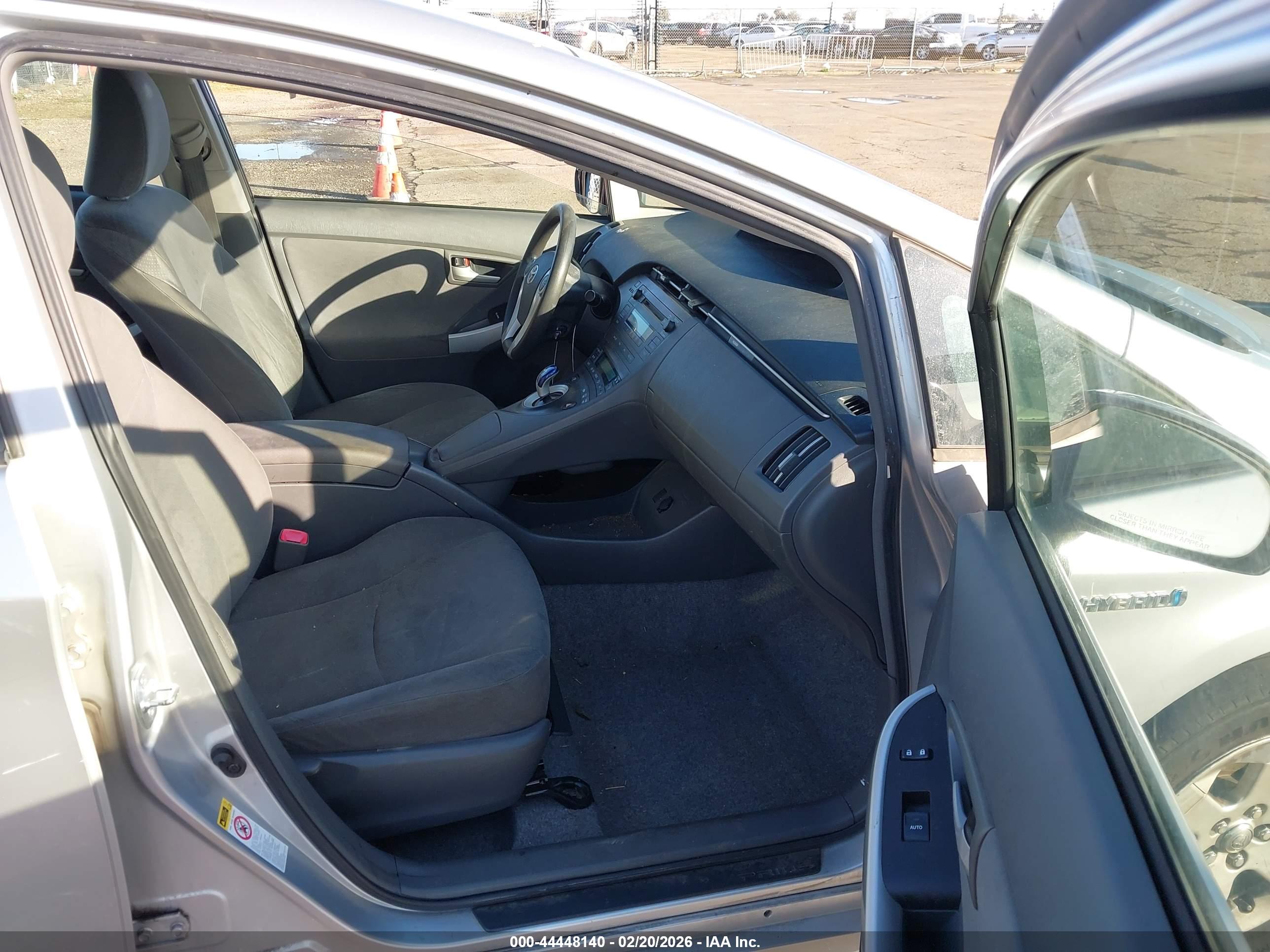 TOYOTA PRIUS image 5