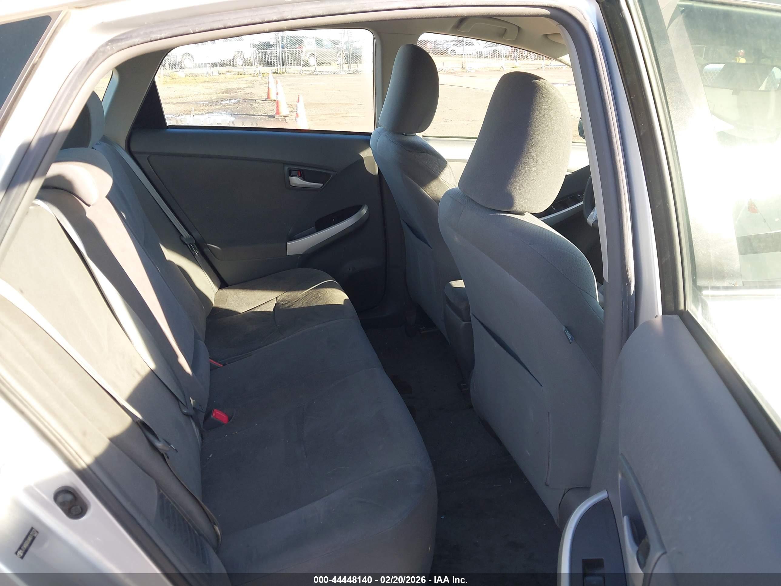 TOYOTA PRIUS image 8