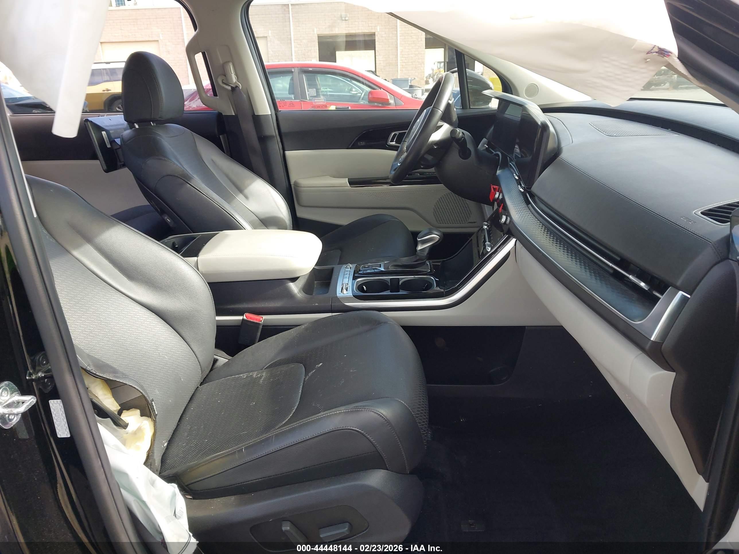 KIA CARNIVAL image 5