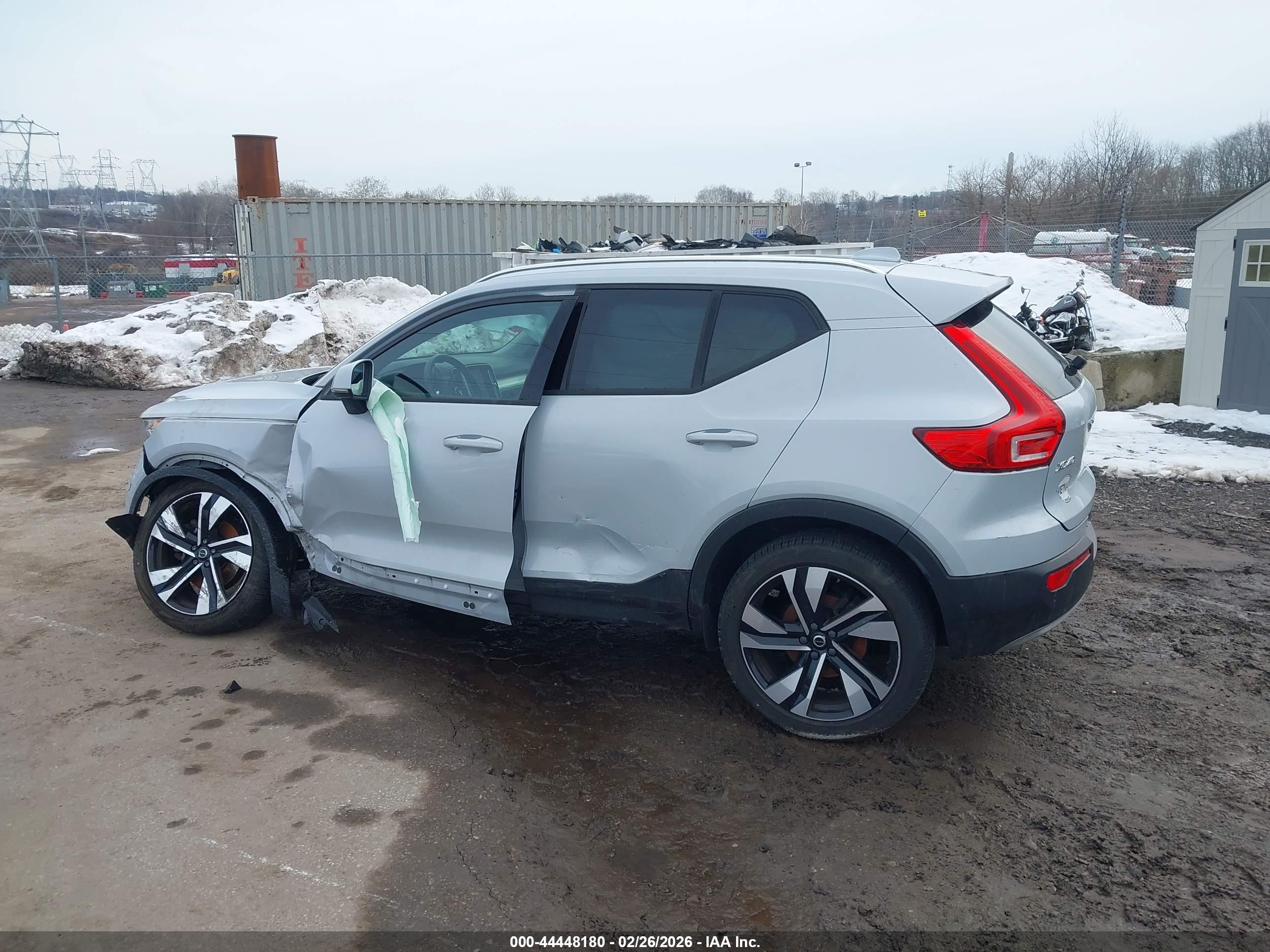 VOLVO XC40 image 6