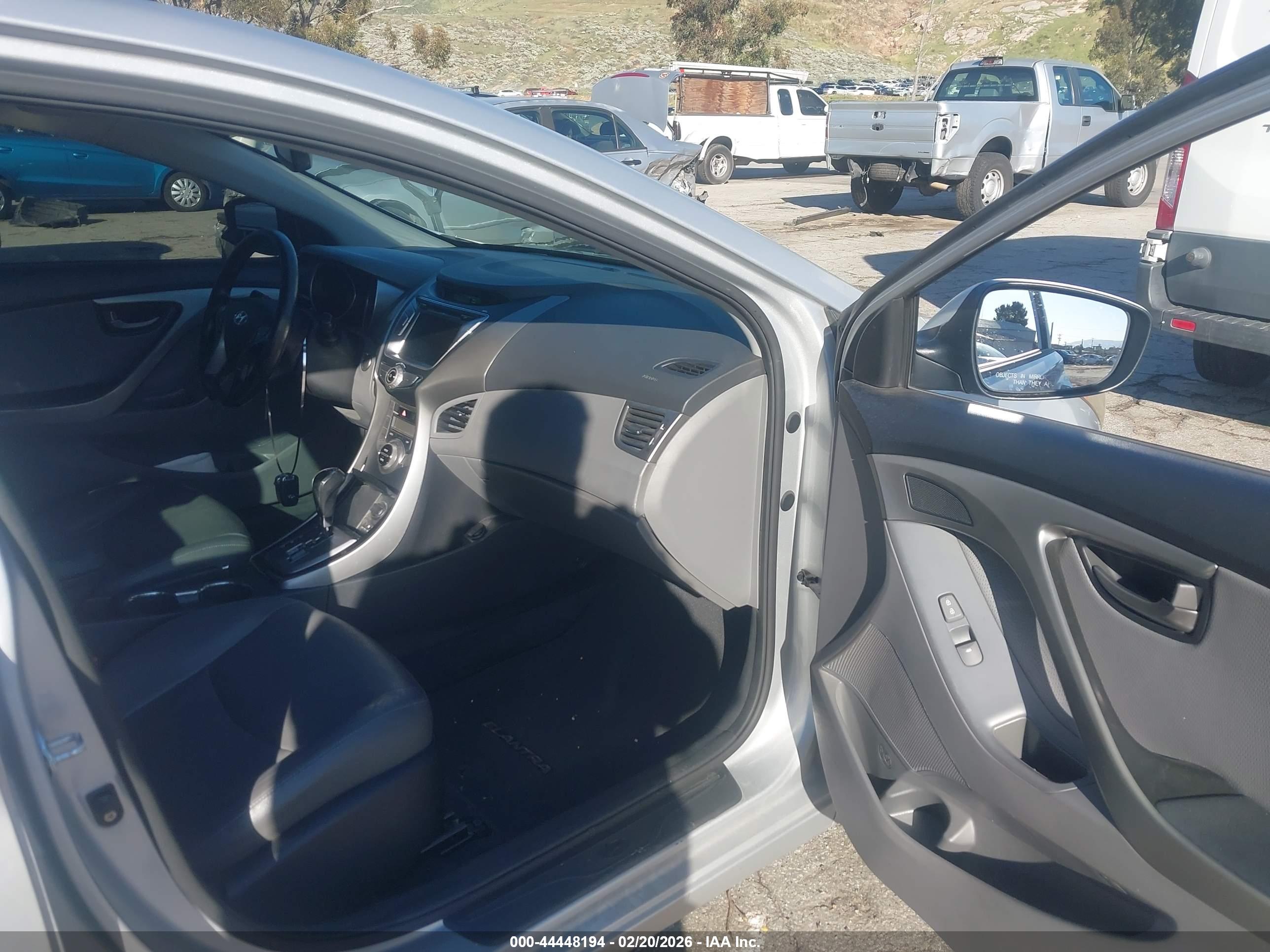 HYUNDAI ELANTRA image 5