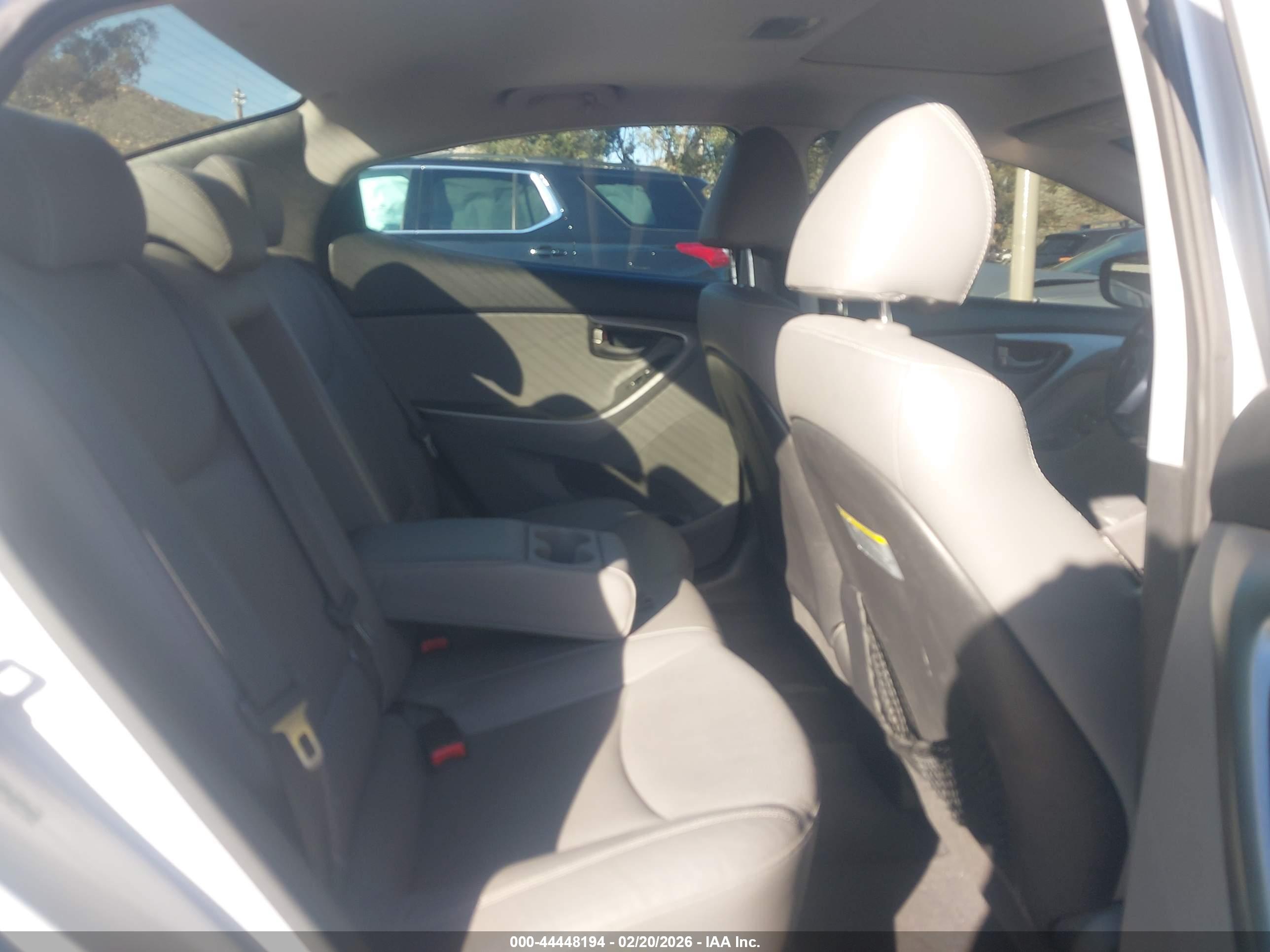 HYUNDAI ELANTRA image 8