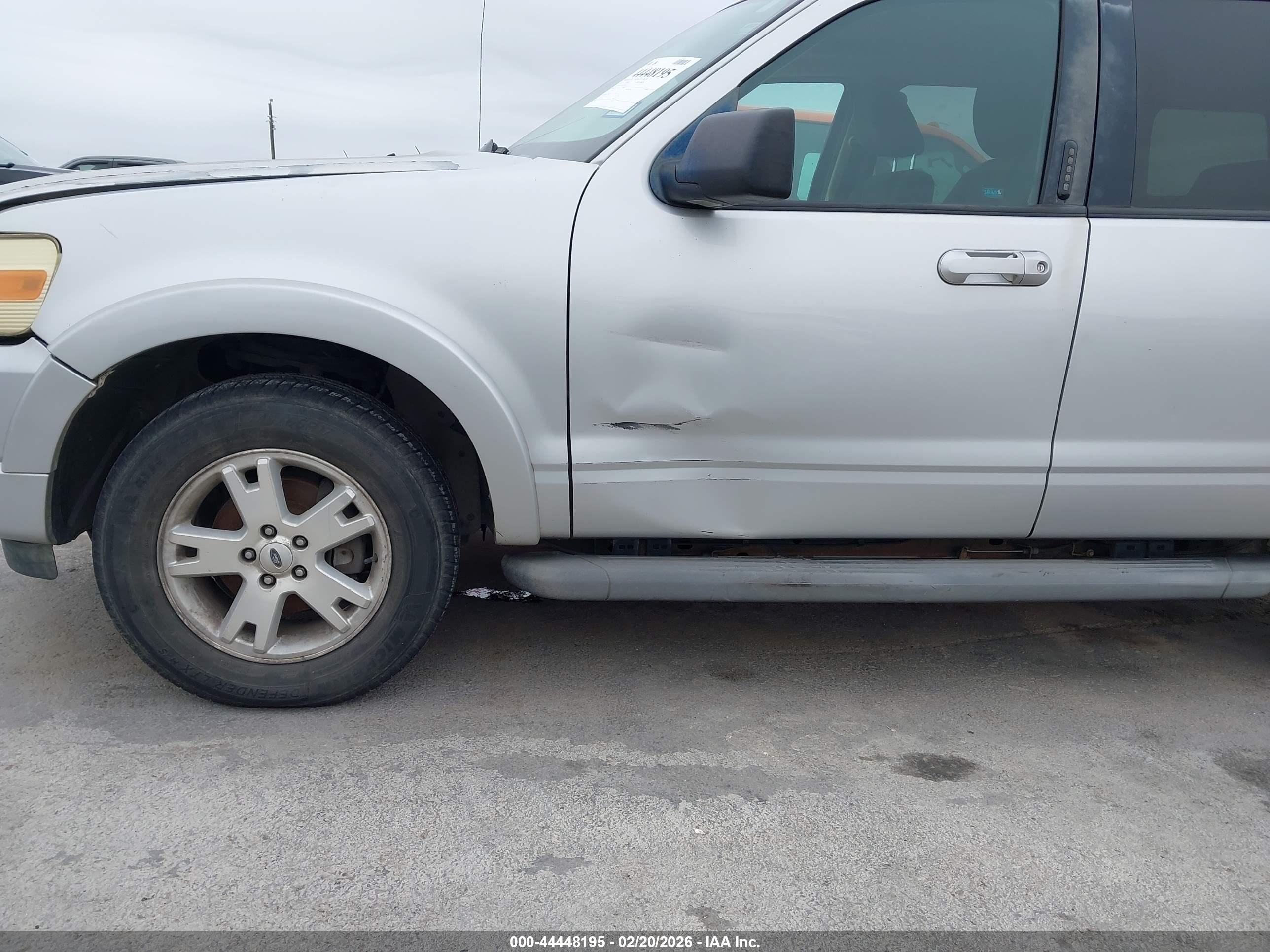 FORD EXPLORER image 6