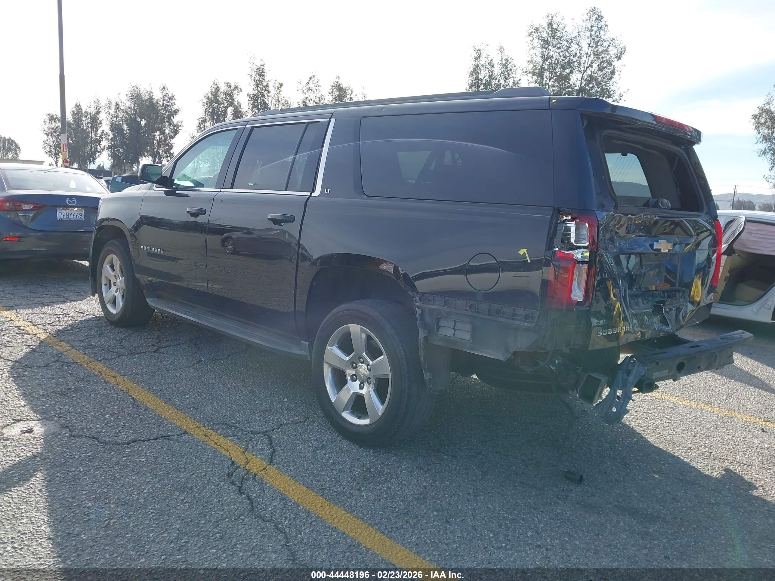 CHEVROLET SUBURBAN image 3