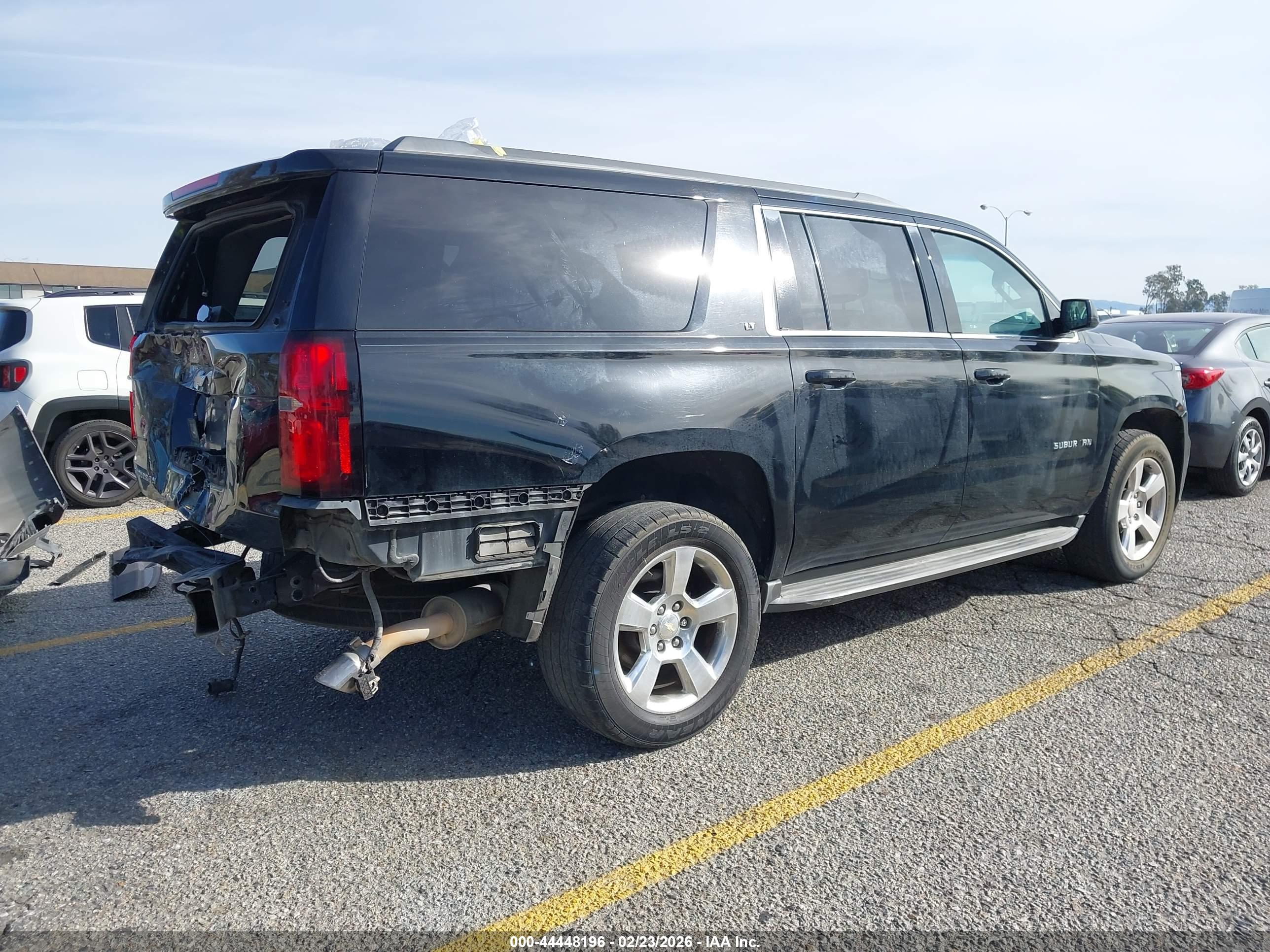 CHEVROLET SUBURBAN image 4
