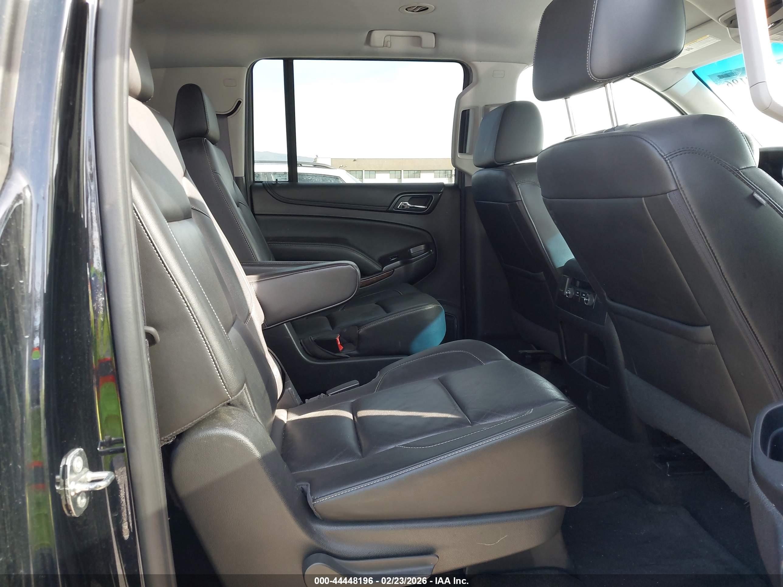 CHEVROLET SUBURBAN image 8