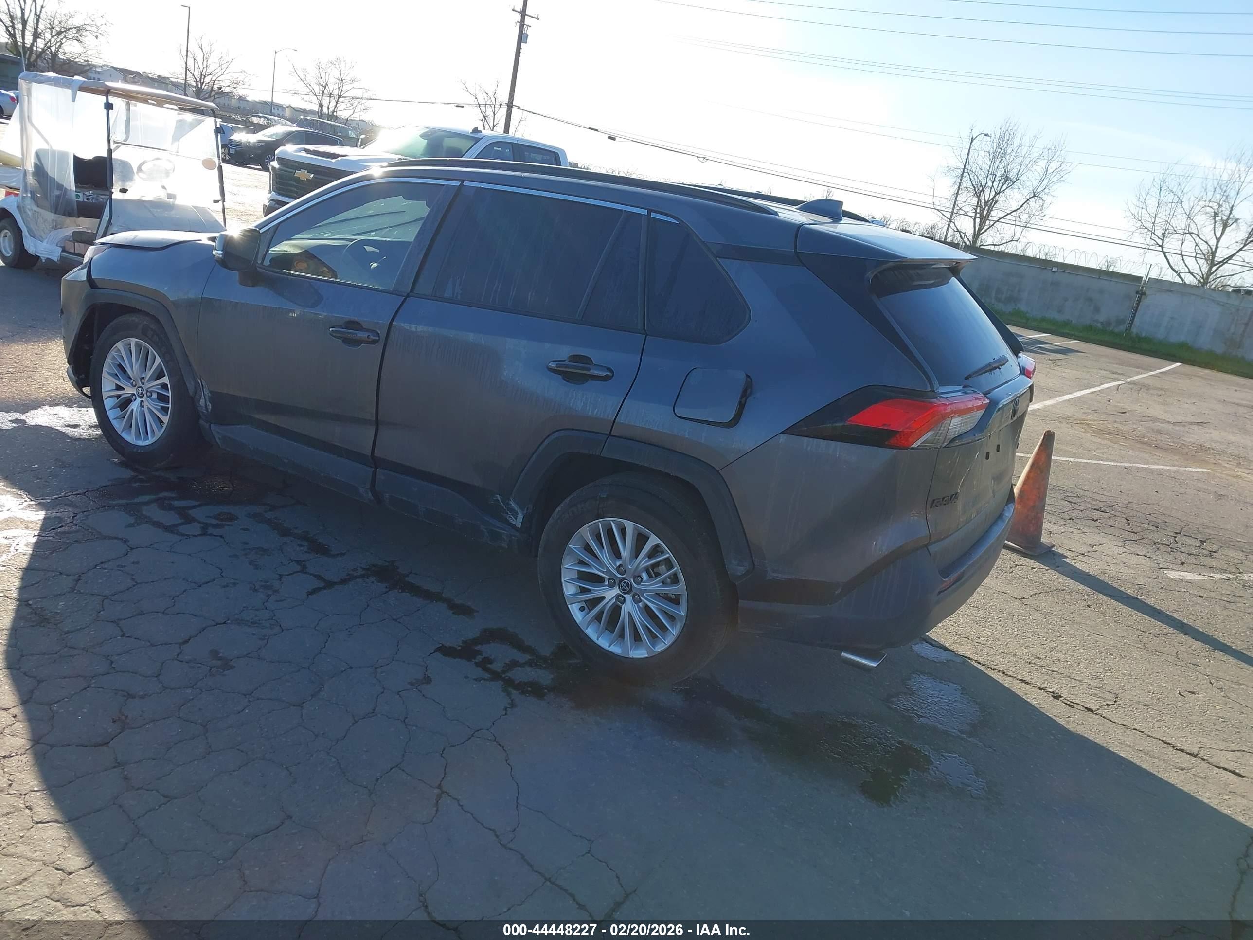TOYOTA RAV4 image 3