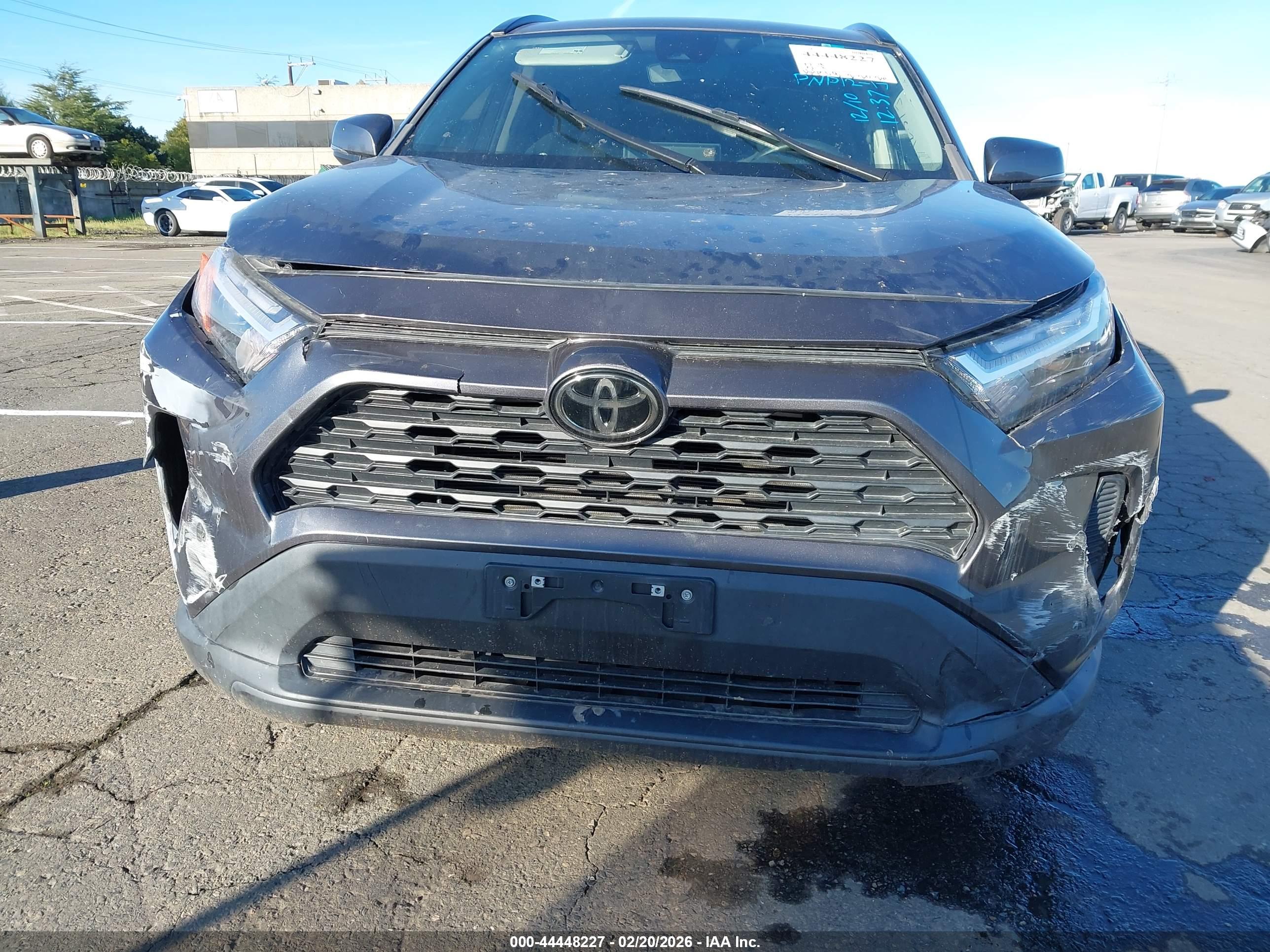TOYOTA RAV4 image 6