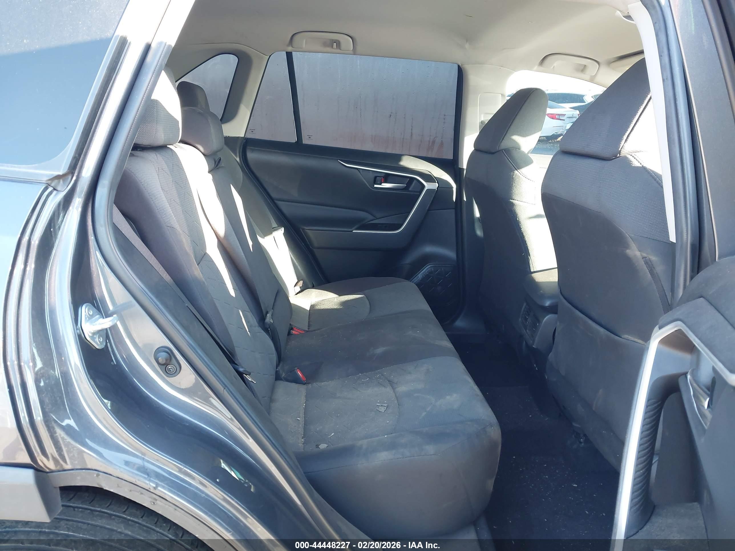 TOYOTA RAV4 image 8