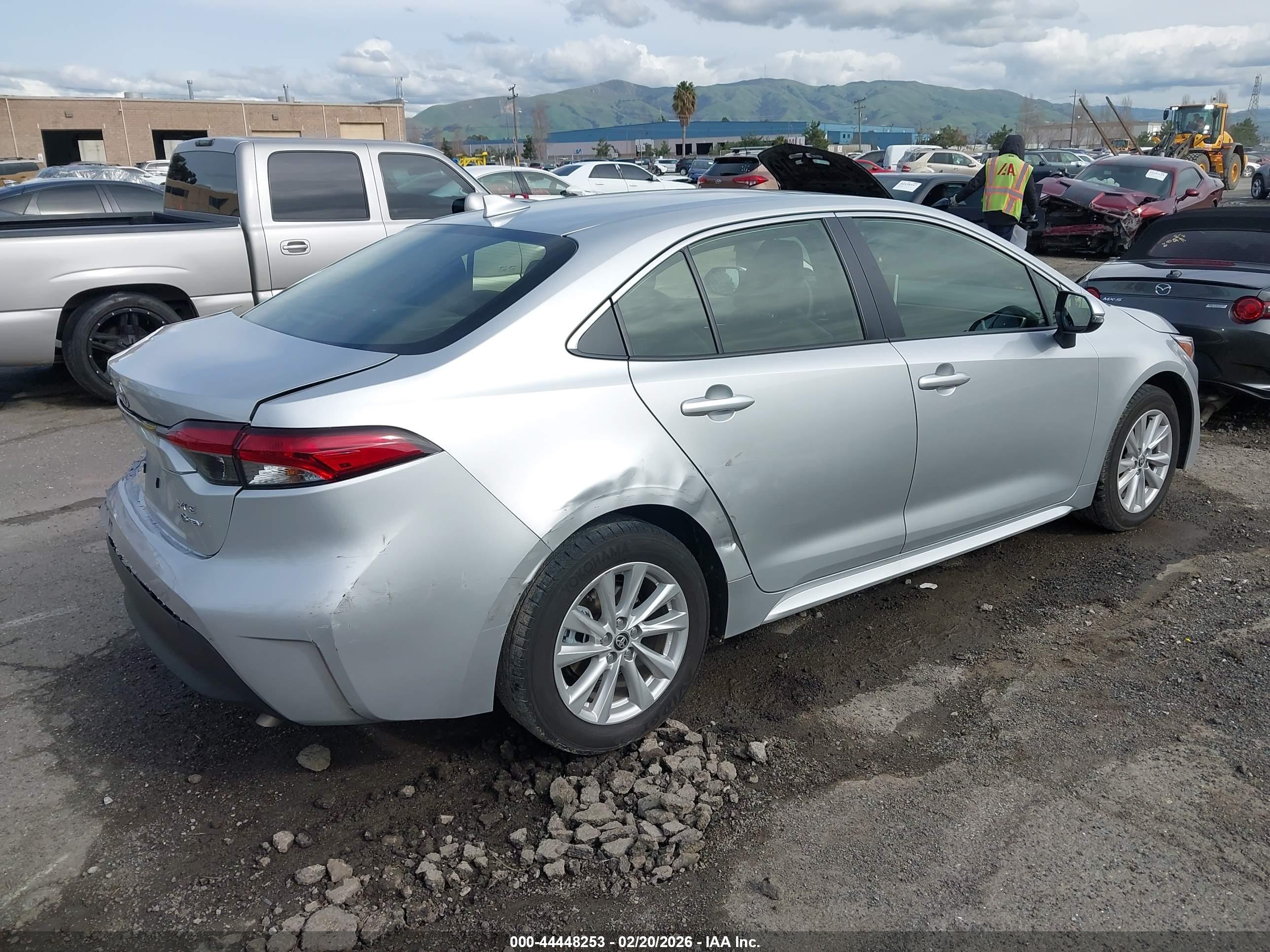 TOYOTA COROLLA image 4