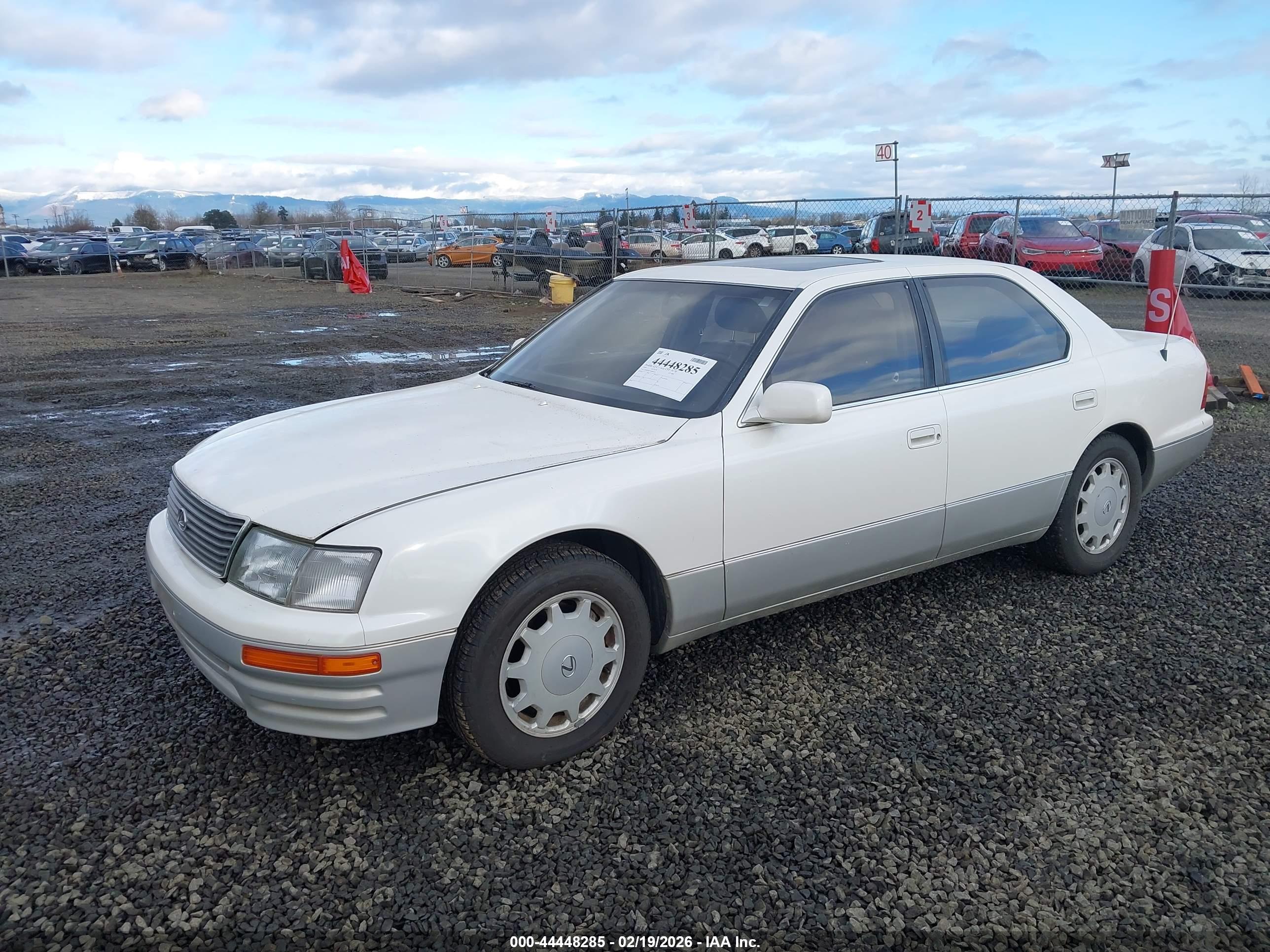 LEXUS LS image 2