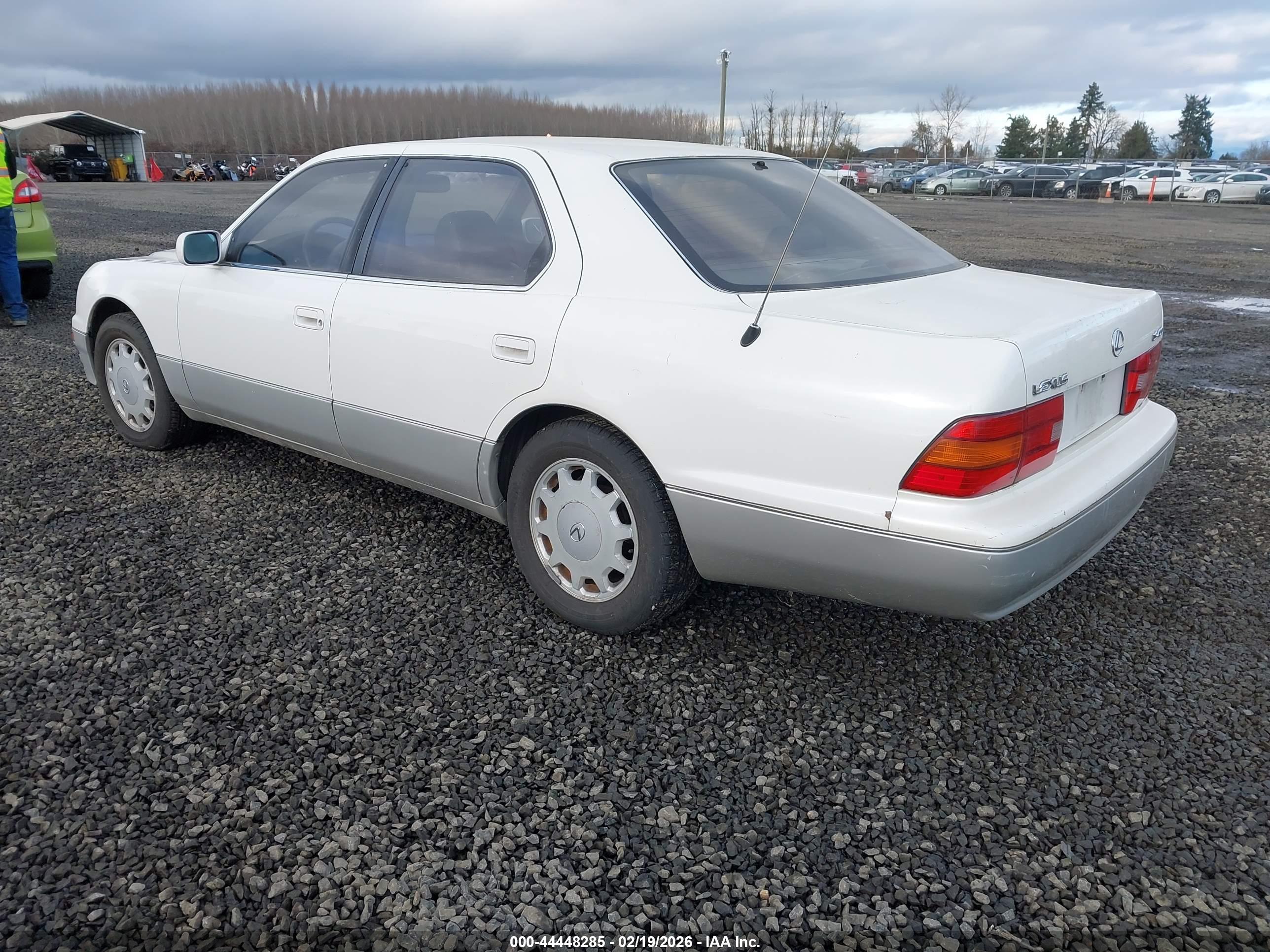 LEXUS LS image 3