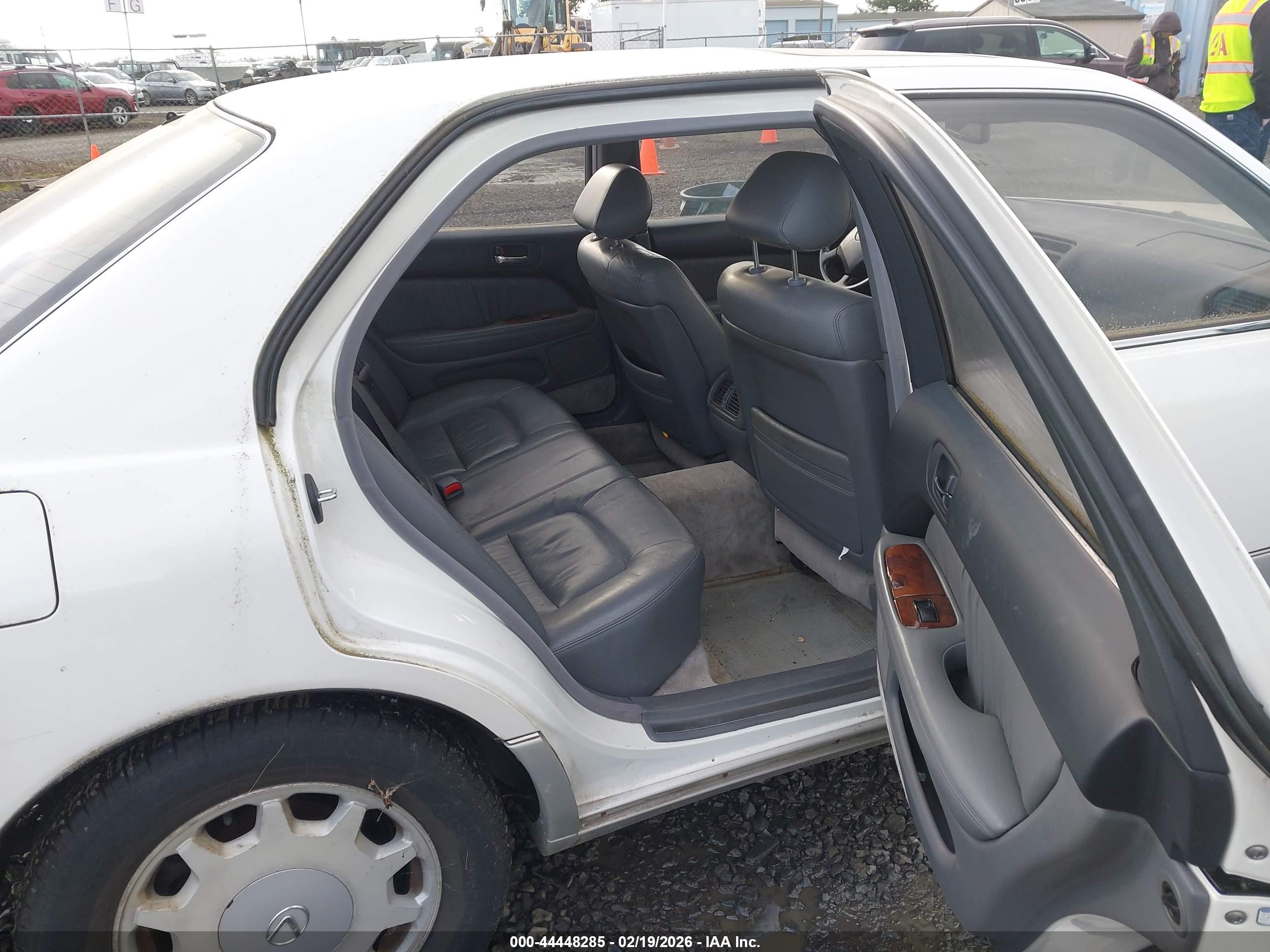LEXUS LS image 8