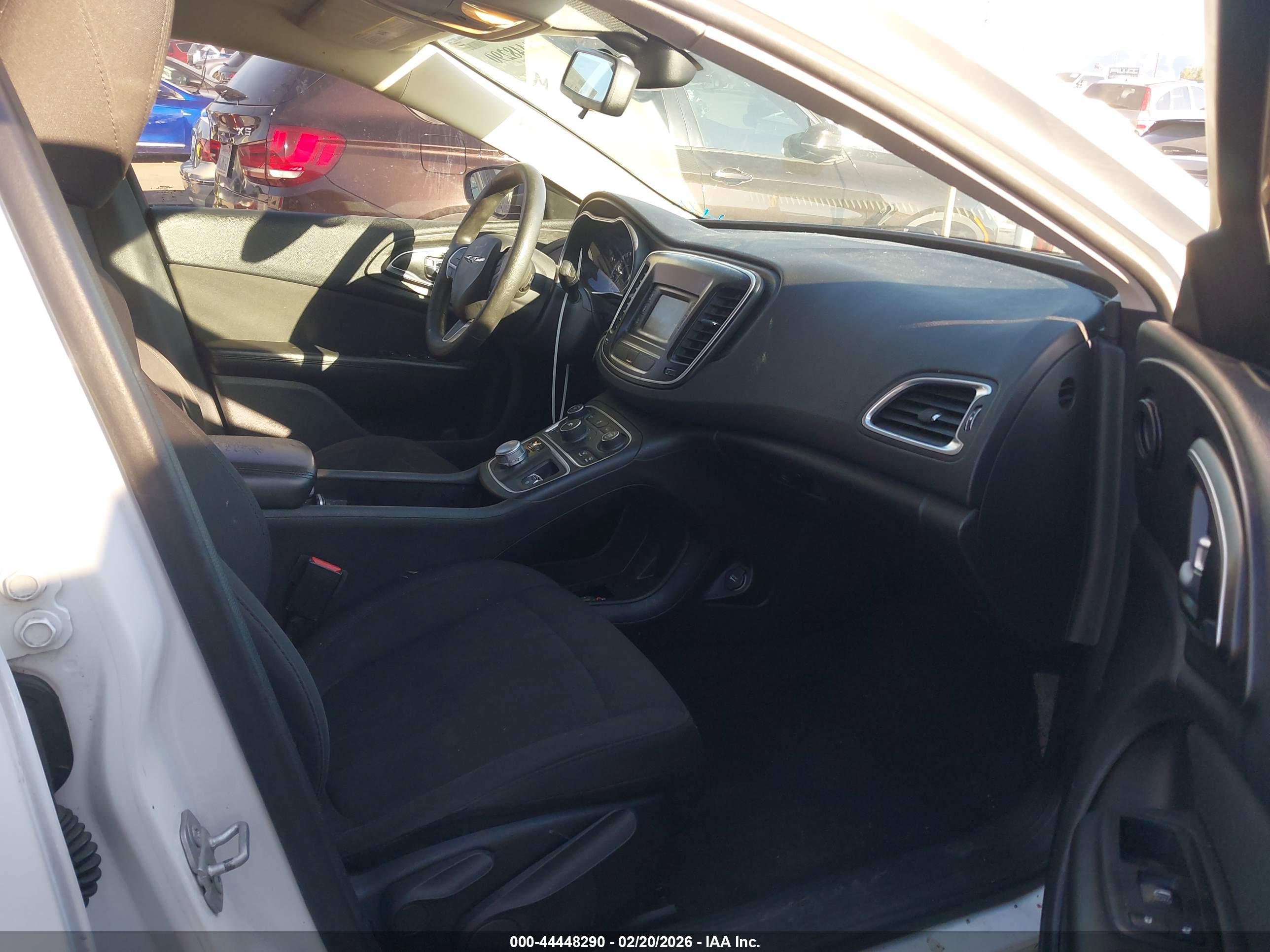CHRYSLER 200 image 5