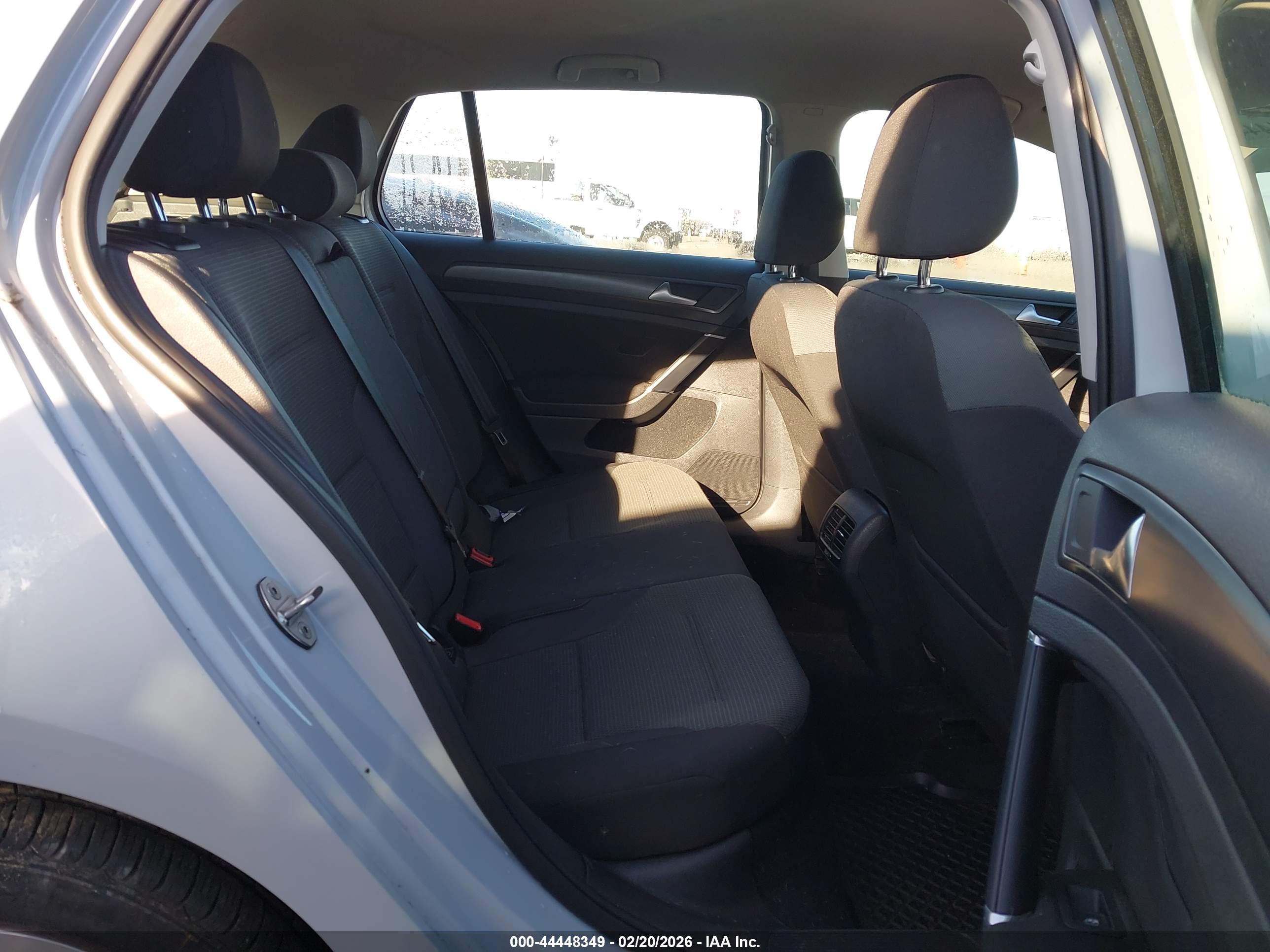 VOLKSWAGEN E-GOLF image 8