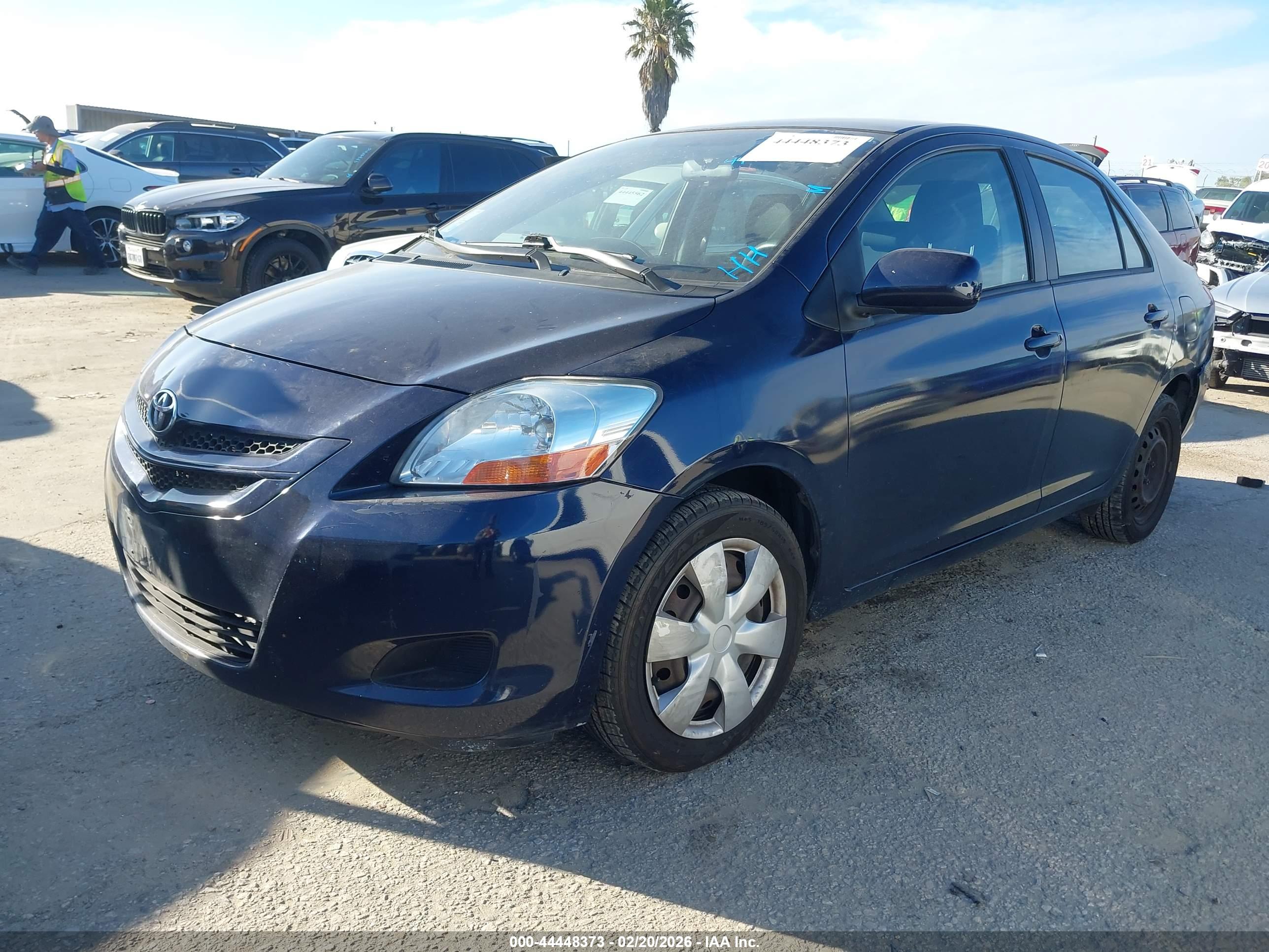 TOYOTA YARIS image 2