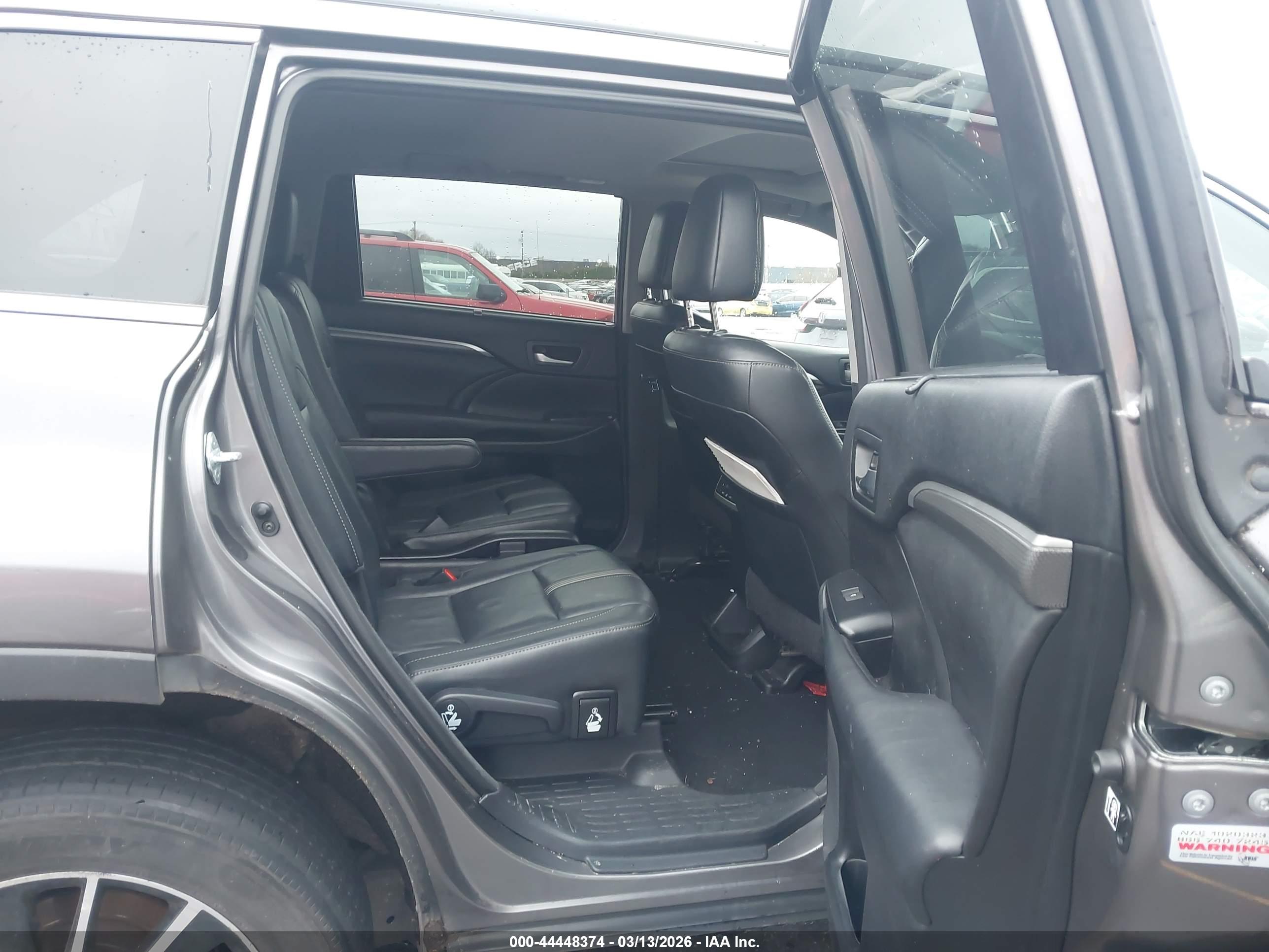 TOYOTA HIGHLANDER image 8