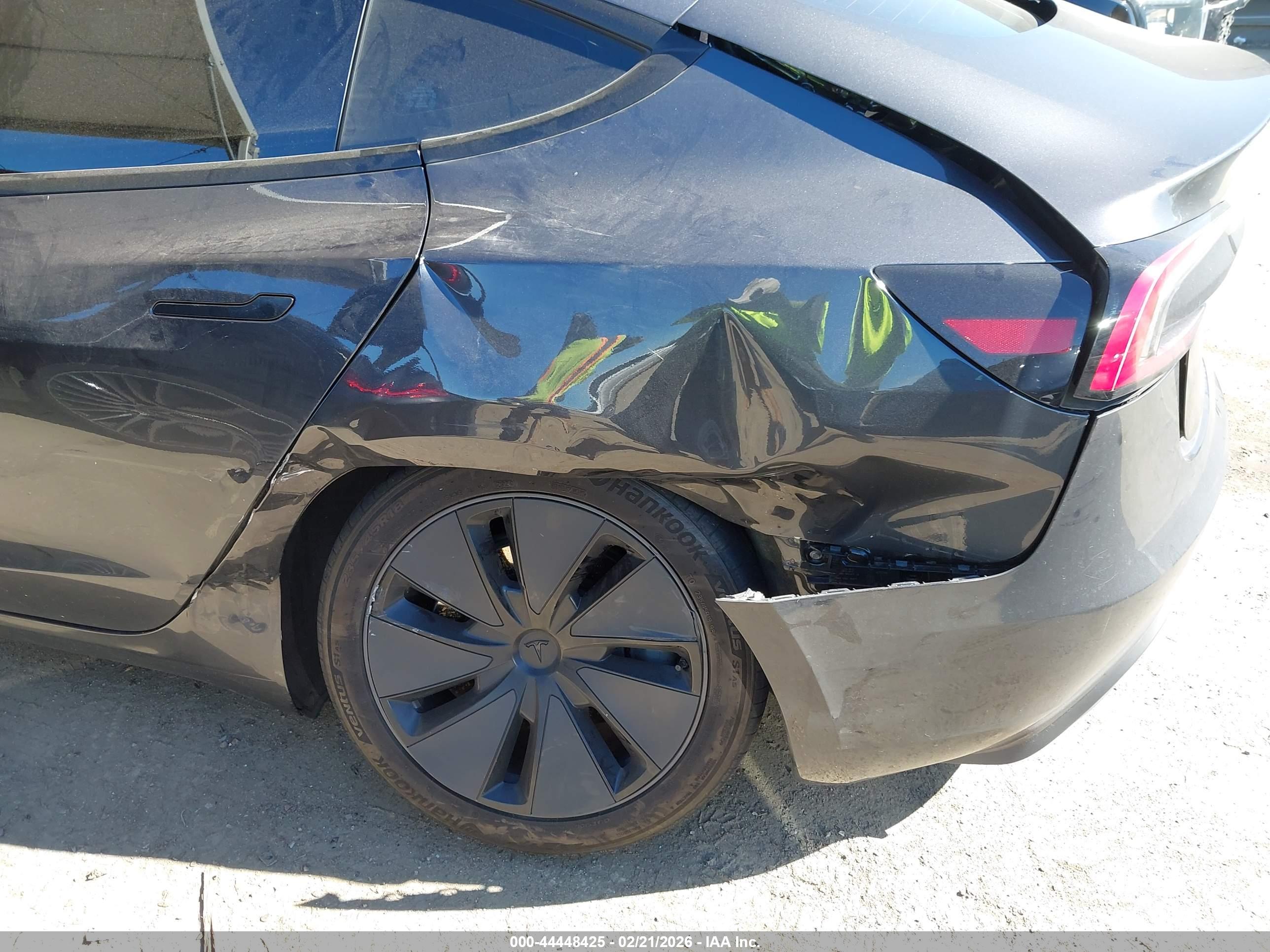 TESLA MODEL image 6