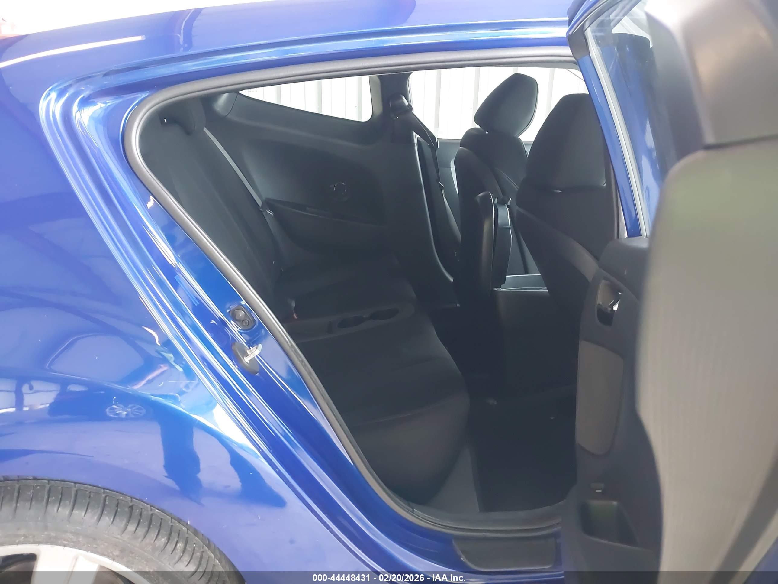 HYUNDAI VELOSTER image 8