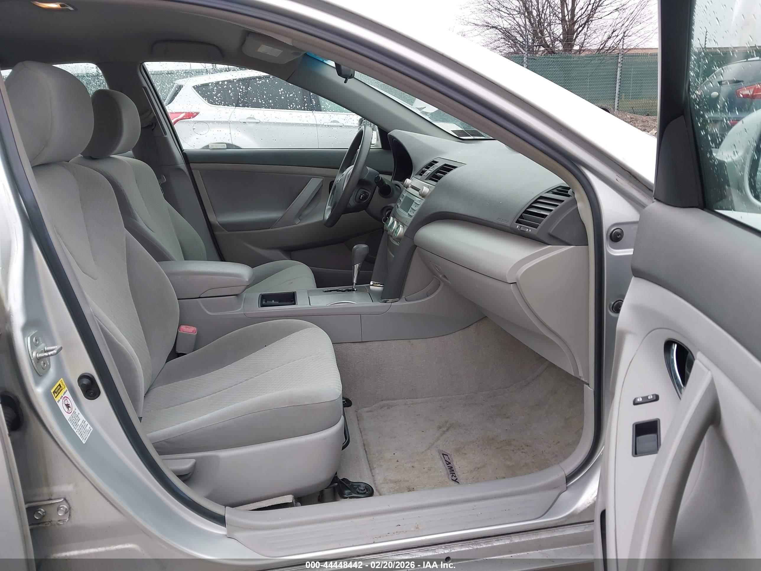 TOYOTA CAMRY image 5