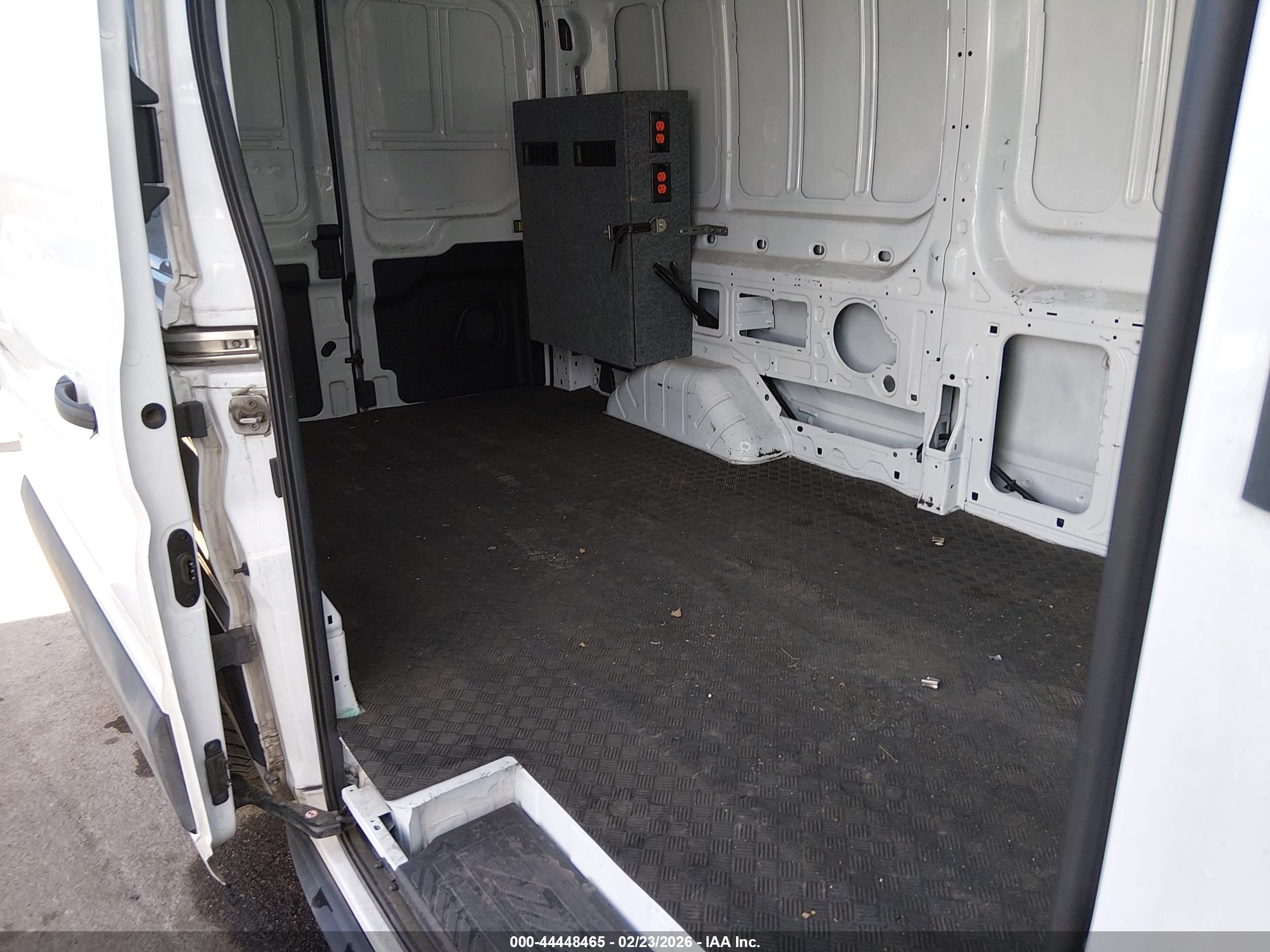 FORD TRANSIT-250 image 8
