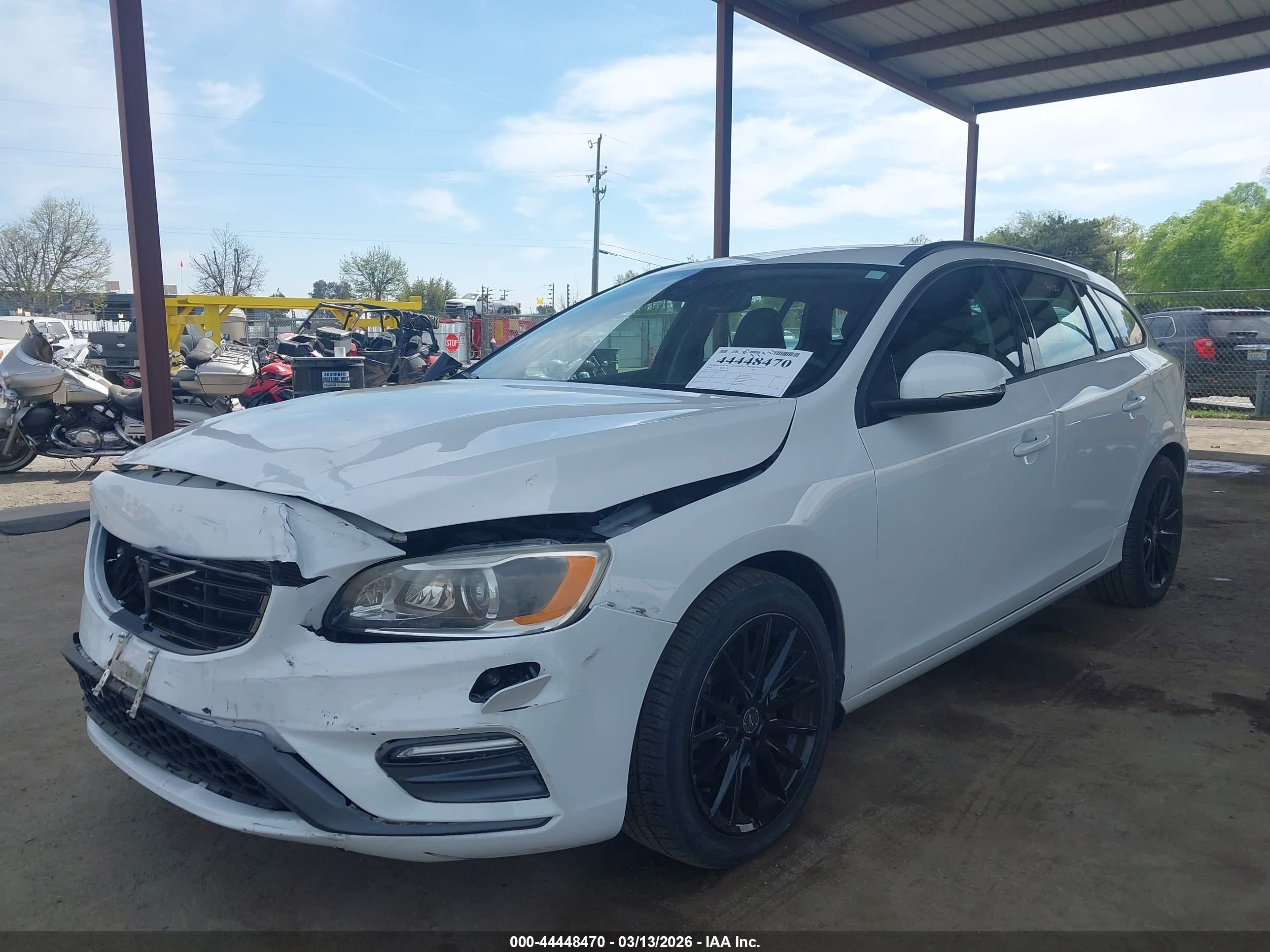 VOLVO V60 image 2