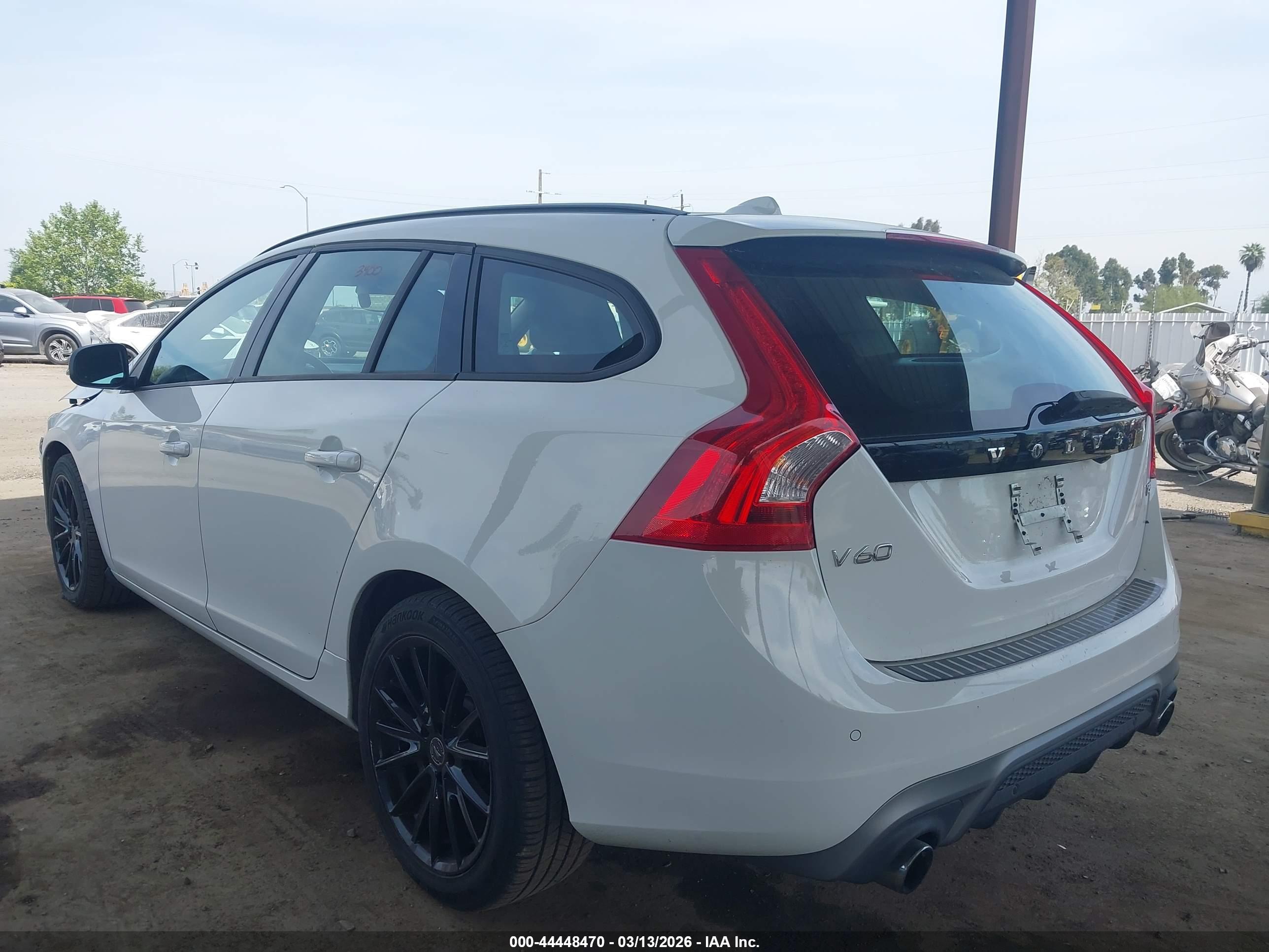VOLVO V60 image 3