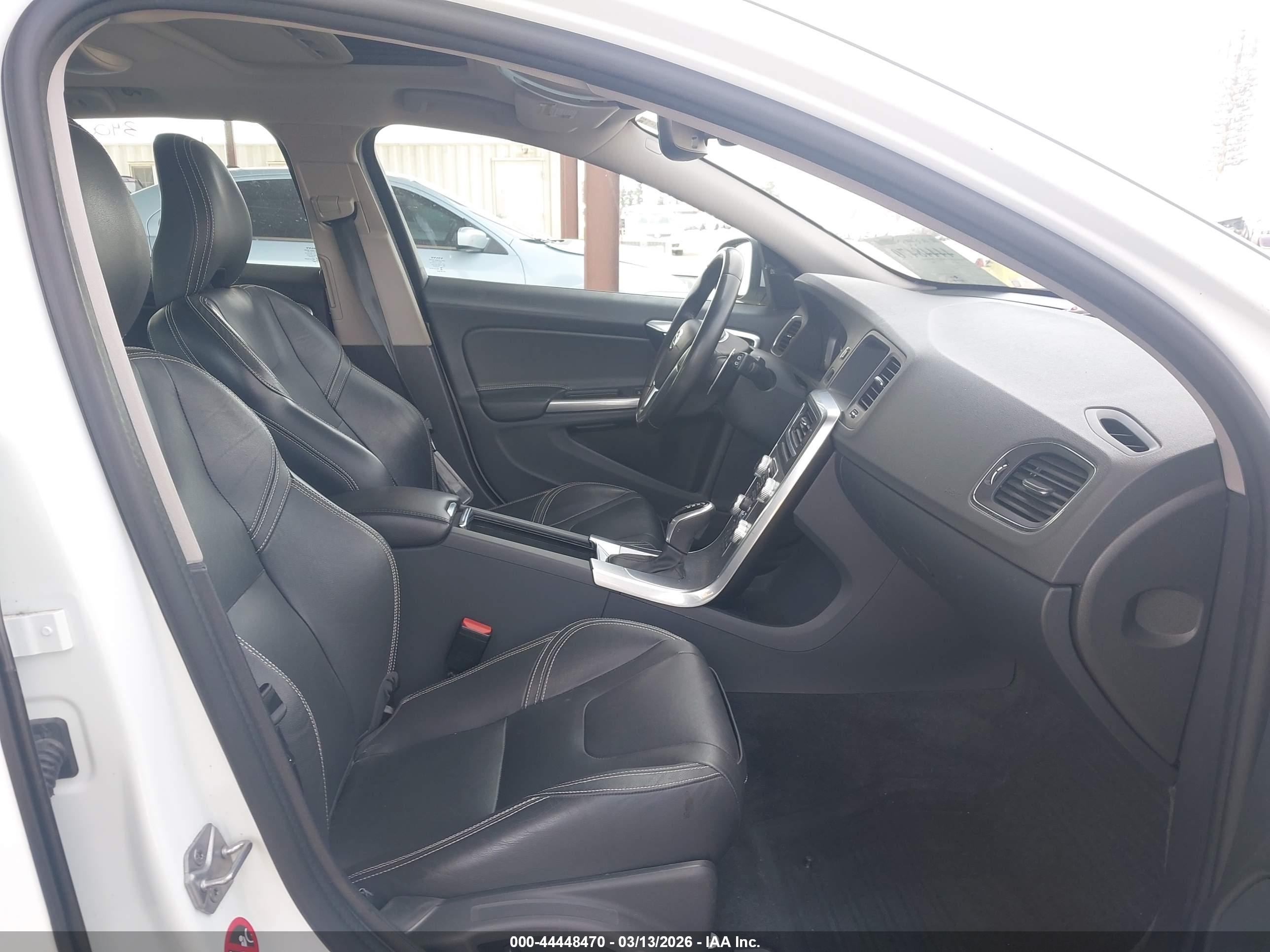 VOLVO V60 image 5
