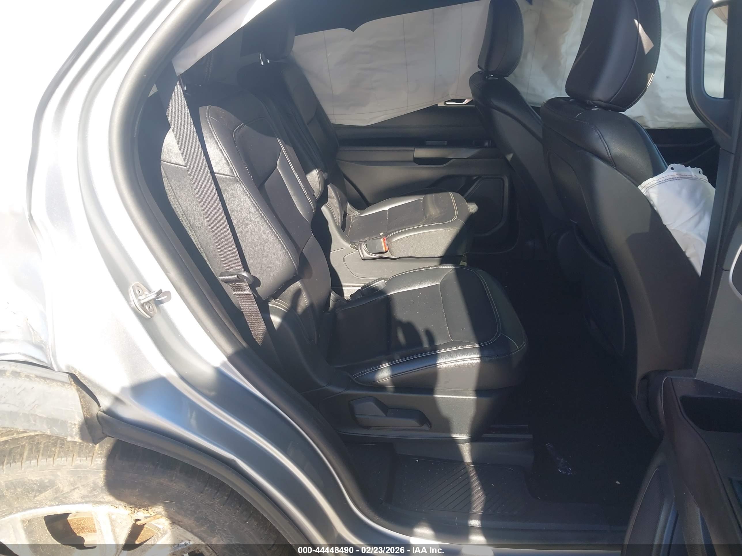 FORD EXPLORER image 8