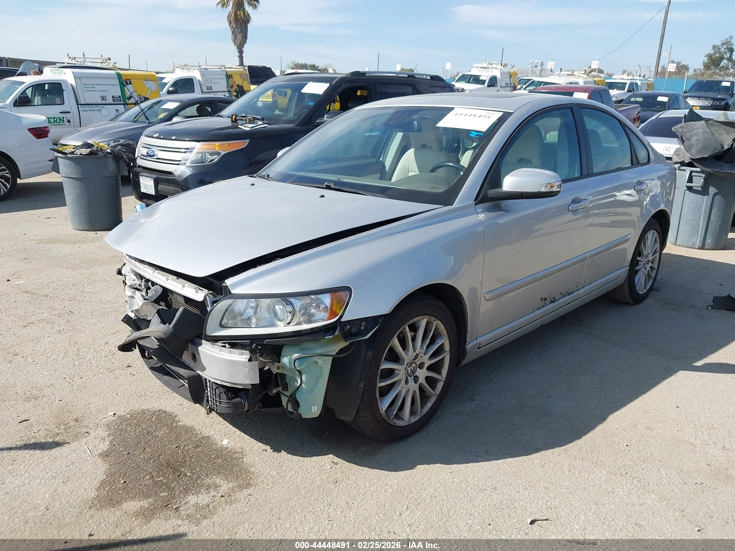 VOLVO S40 image 2