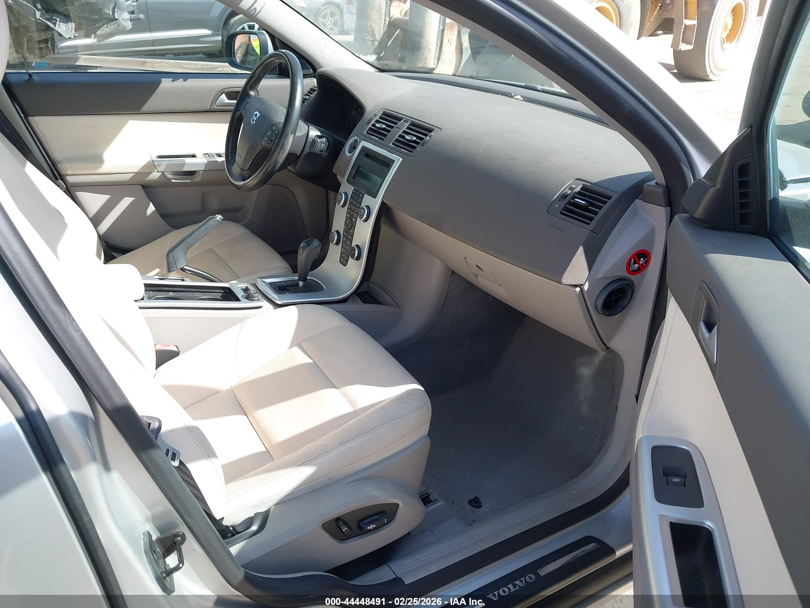 VOLVO S40 image 5