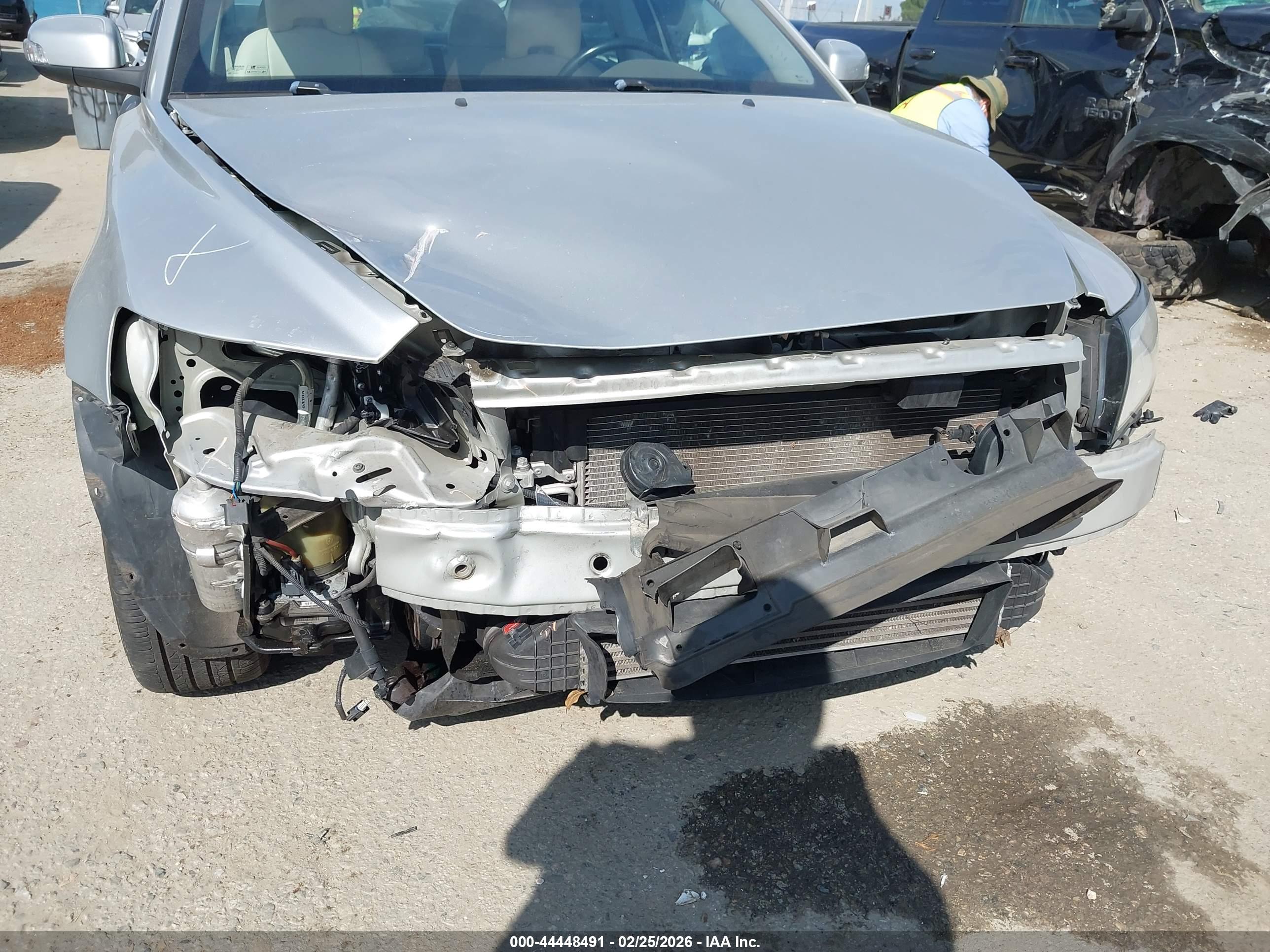 VOLVO S40 image 6