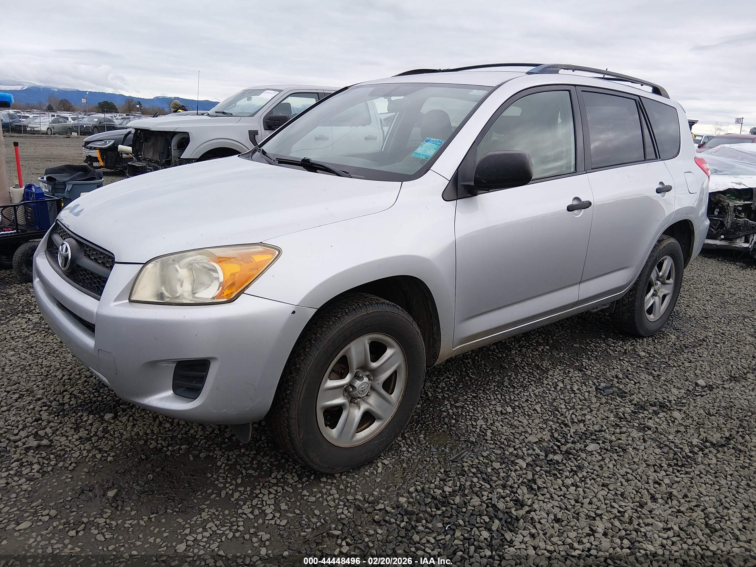 TOYOTA RAV4 image 2