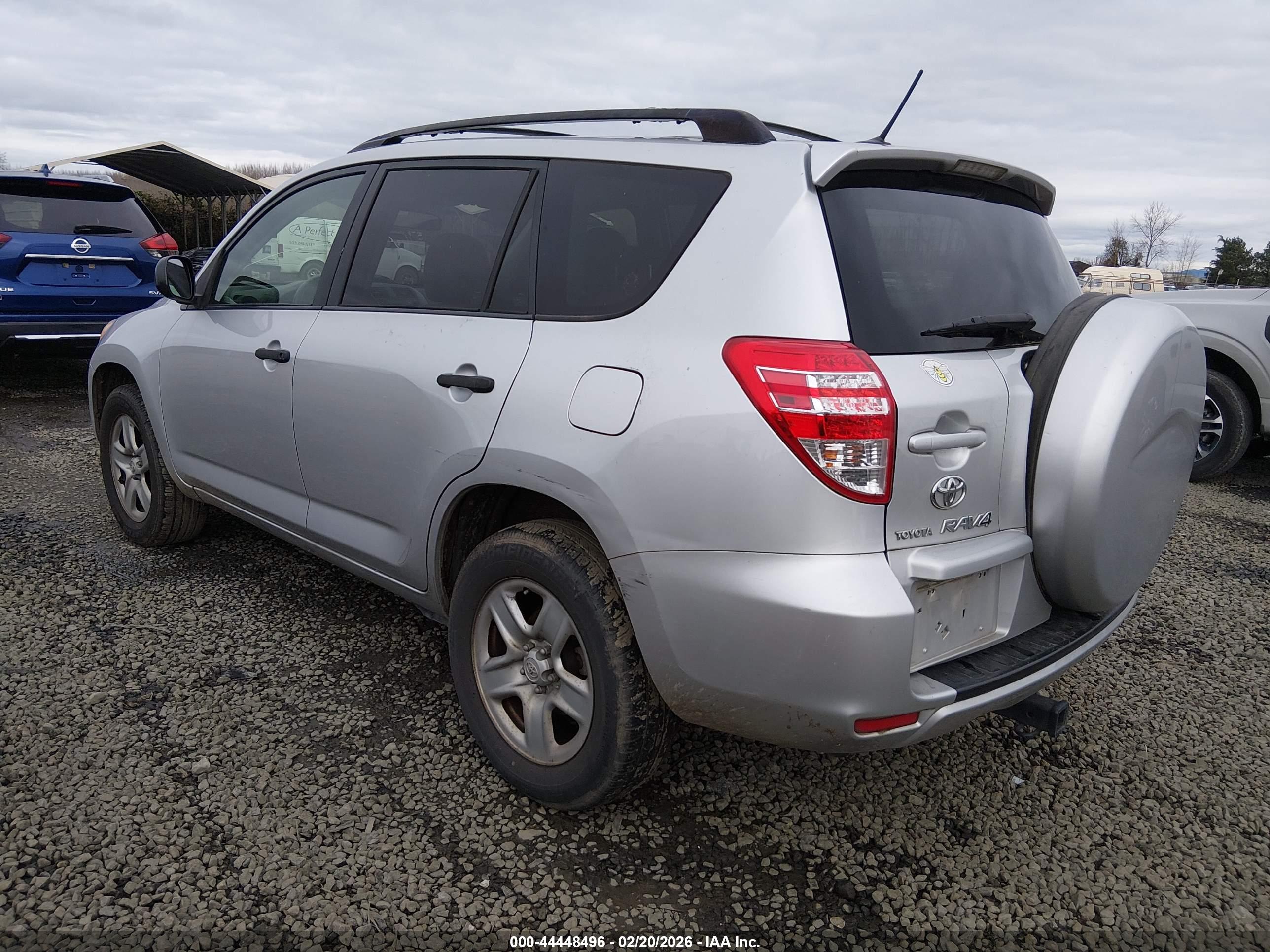 TOYOTA RAV4 image 3