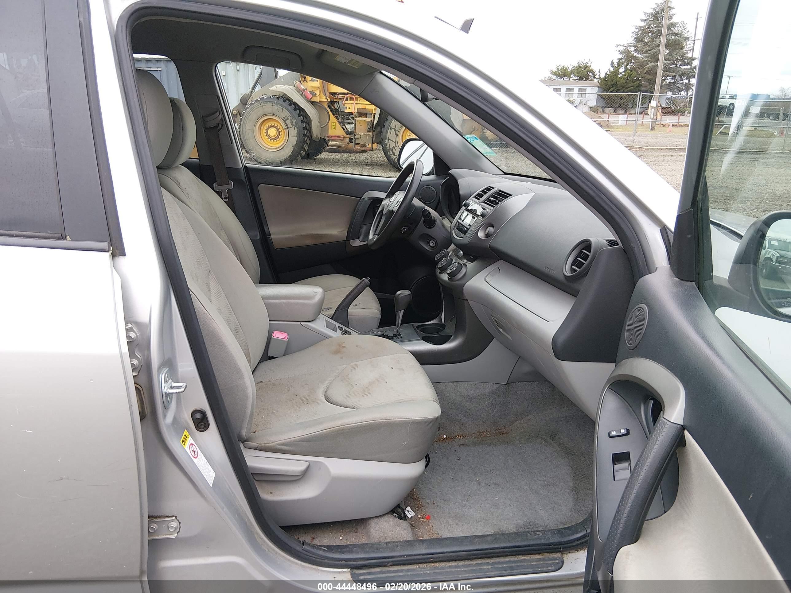 TOYOTA RAV4 image 5