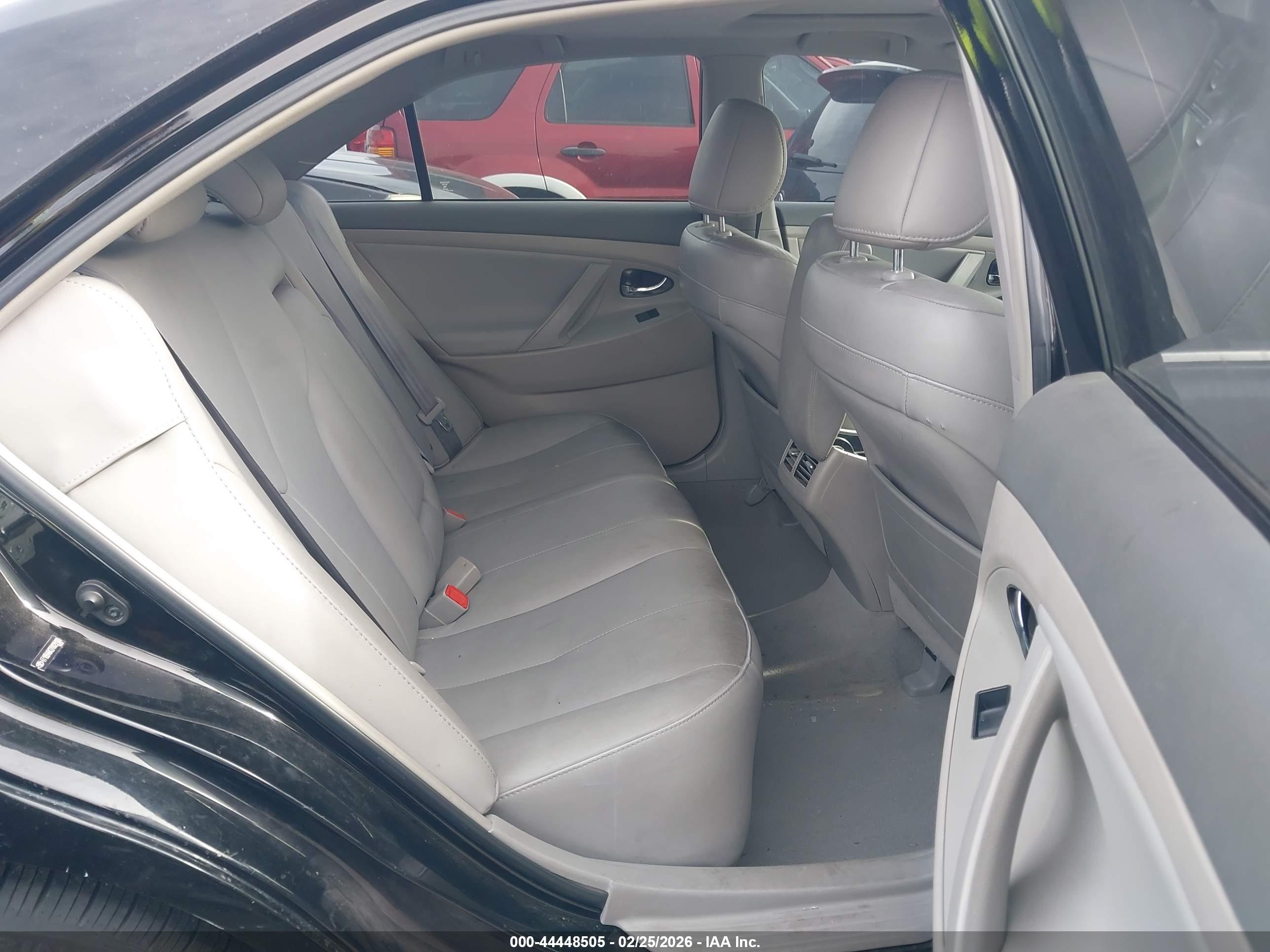 TOYOTA CAMRY image 8