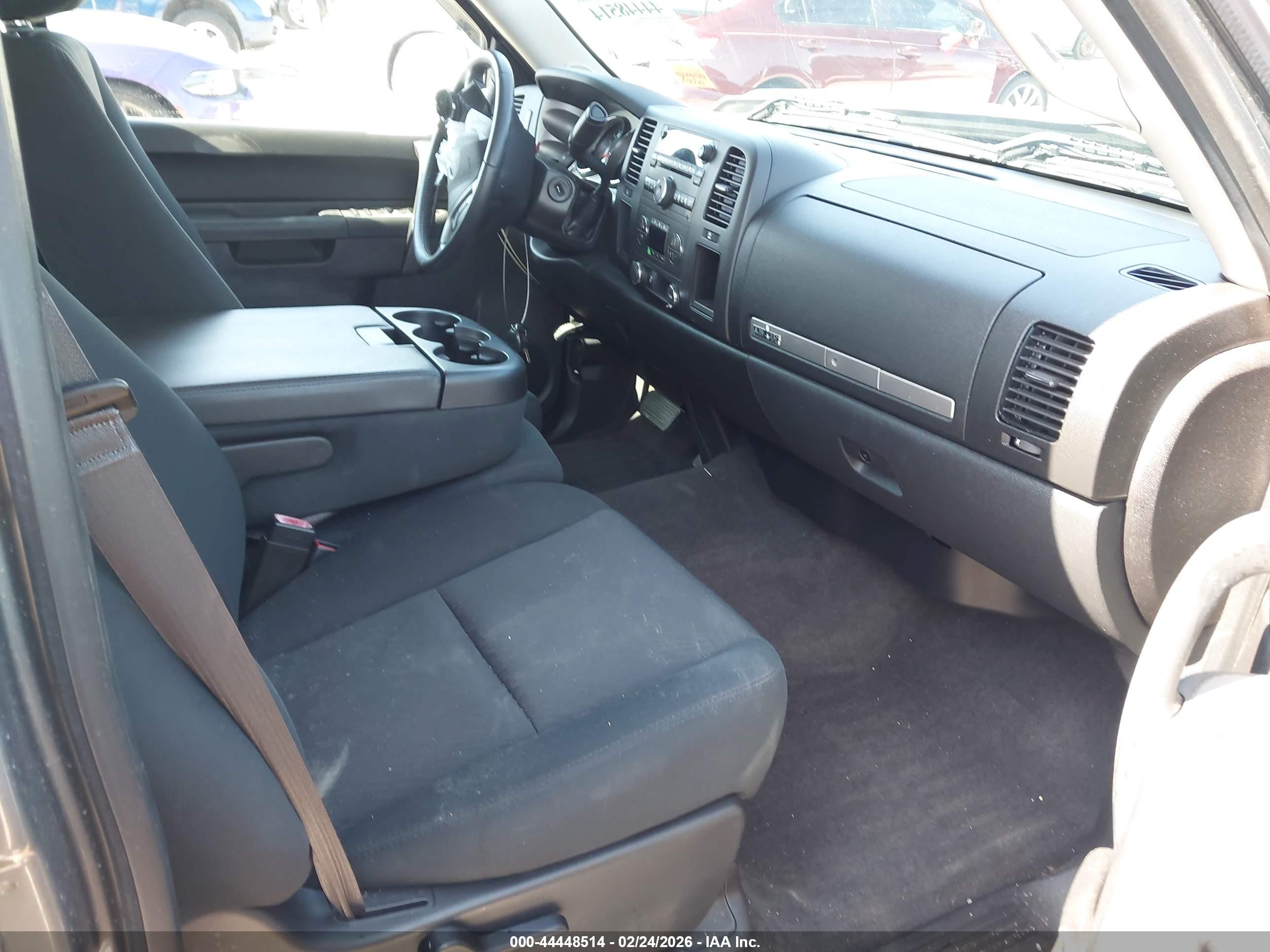 CHEVROLET SILVERADO image 5