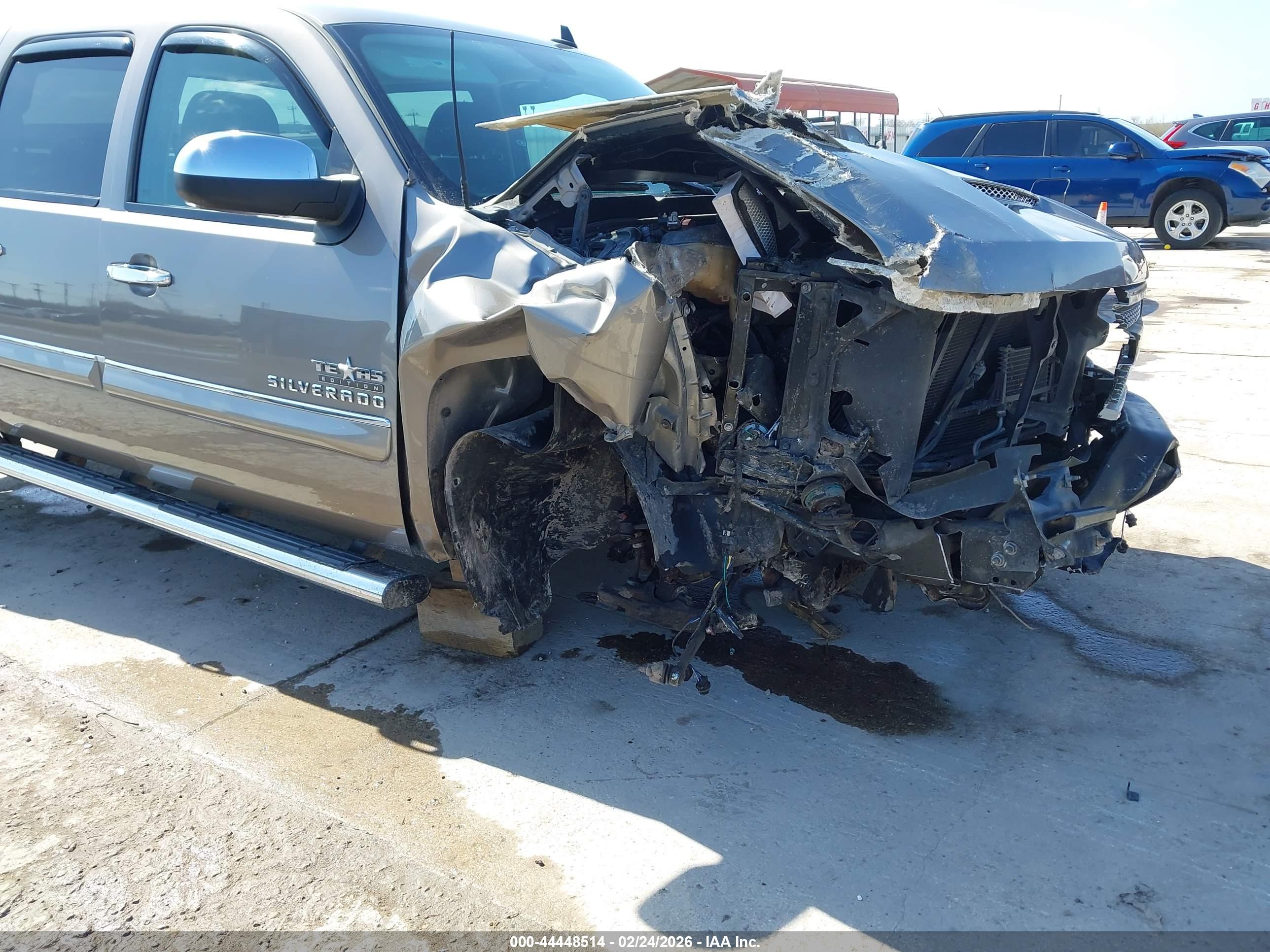 CHEVROLET SILVERADO image 6
