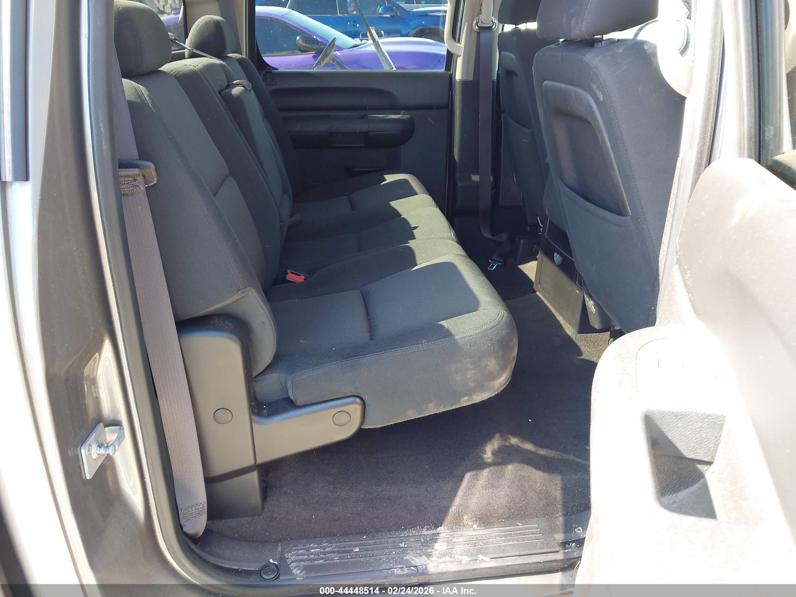 CHEVROLET SILVERADO image 8